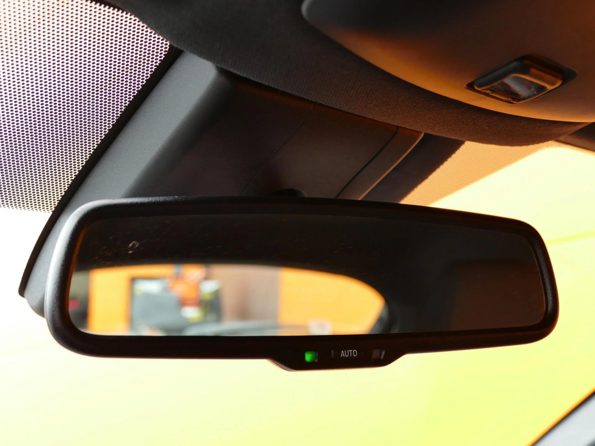 TOYOTA C-HR - Miniature 19 sur 32 - Cliquer pour voir cette photo