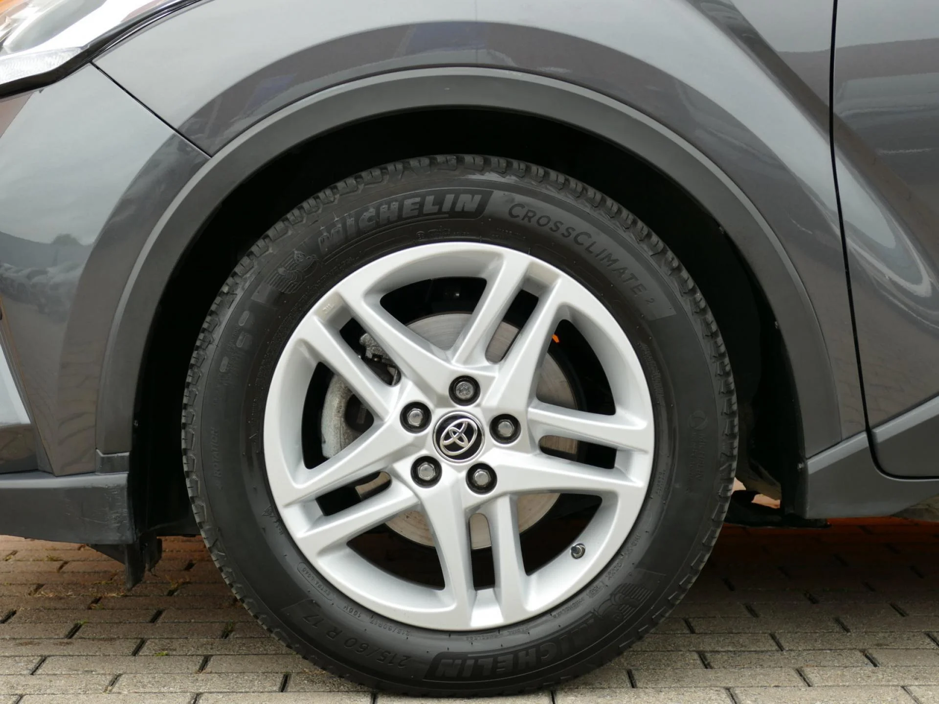 TOYOTA C-HR - Miniature 31 sur 32 - Cliquer pour voir cette photo