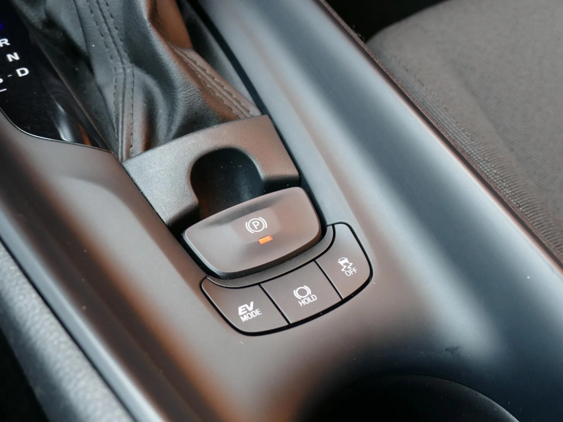 TOYOTA C-HR - Miniature 16 sur 32 - Cliquer pour voir cette photo