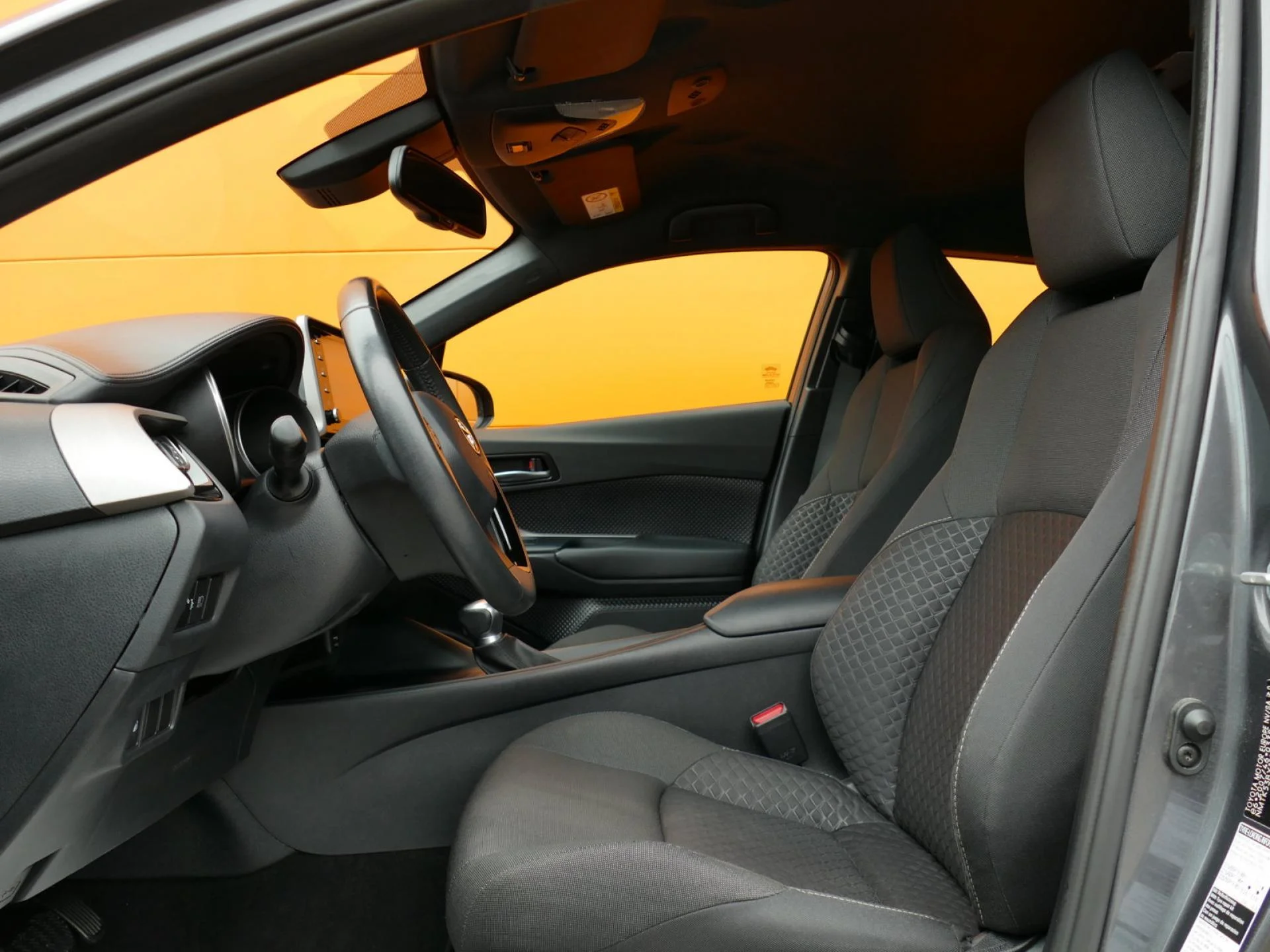 TOYOTA C-HR - Miniature 5 sur 32 - Cliquer pour voir cette photo