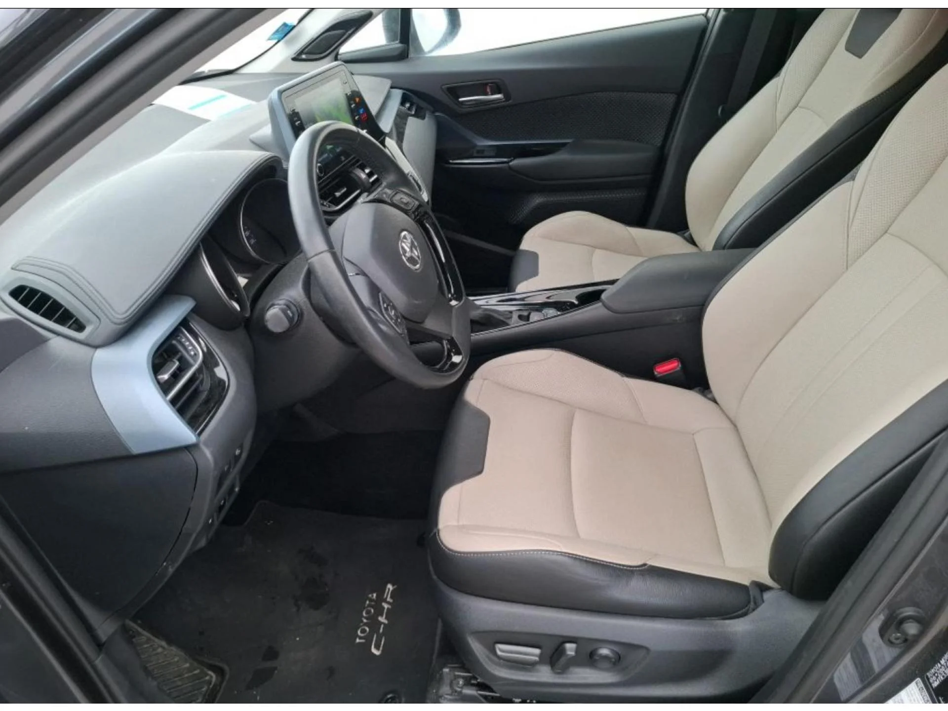 TOYOTA C-HR - Miniature 7 sur 9 - Cliquer pour voir cette photo
