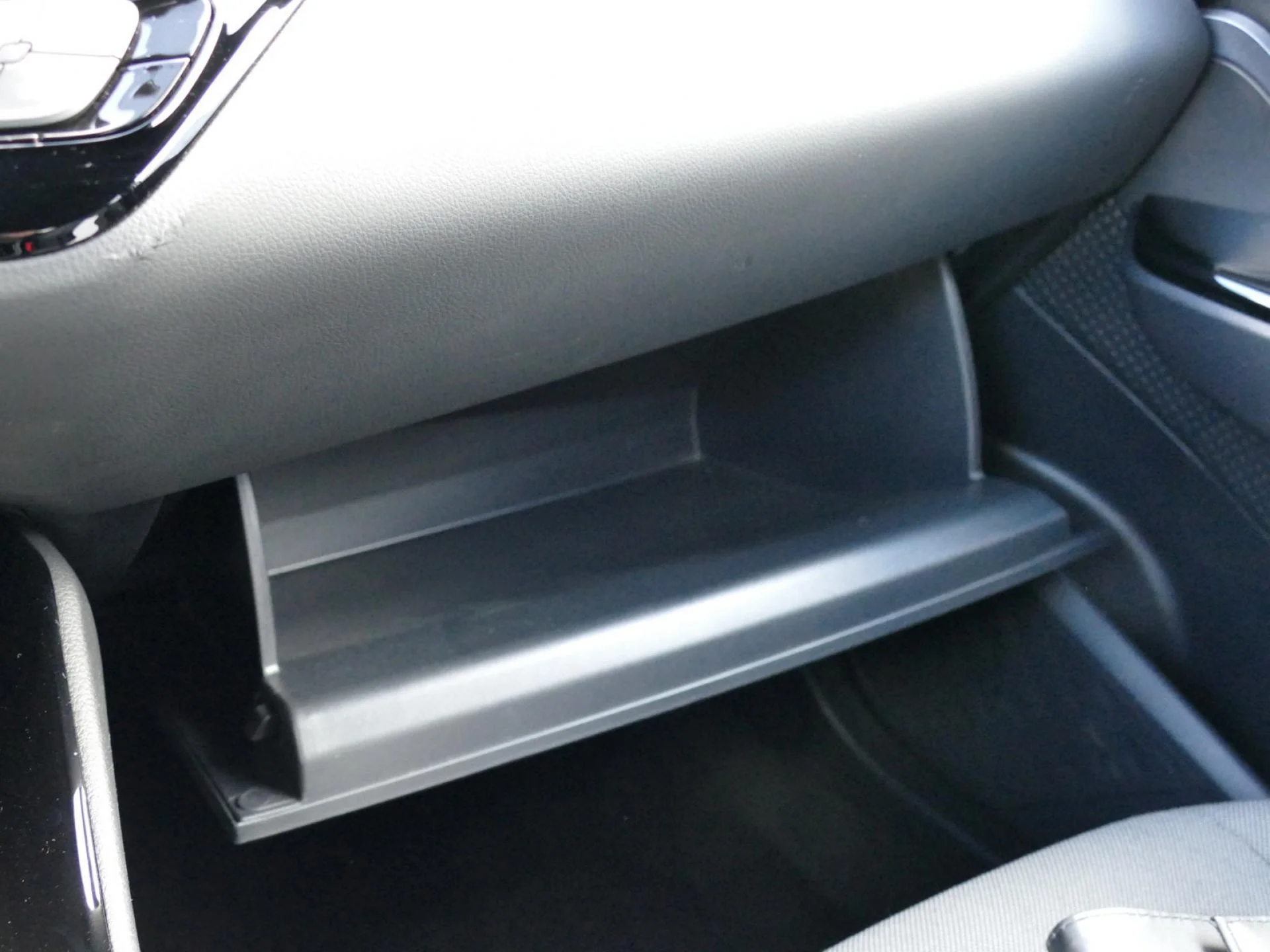 TOYOTA C-HR - Miniature 20 sur 32 - Cliquer pour voir cette photo