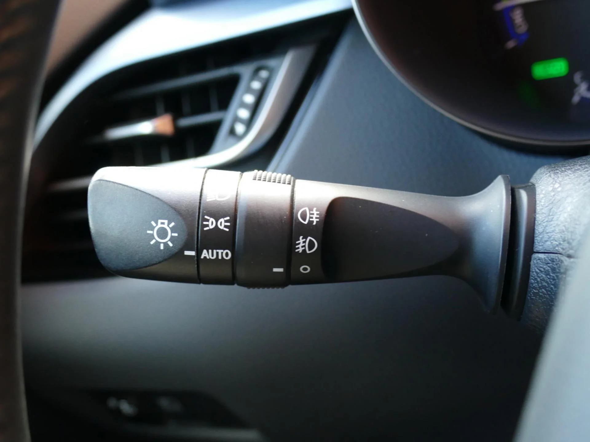 TOYOTA C-HR - Miniature 22 sur 32 - Cliquer pour voir cette photo