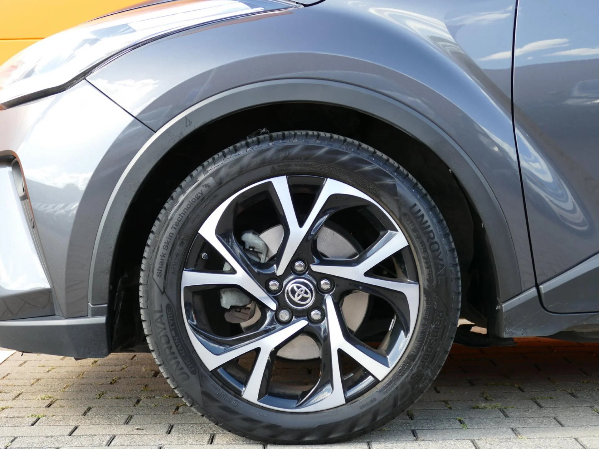 TOYOTA C-HR - Miniature 30 sur 32 - Cliquer pour voir cette photo