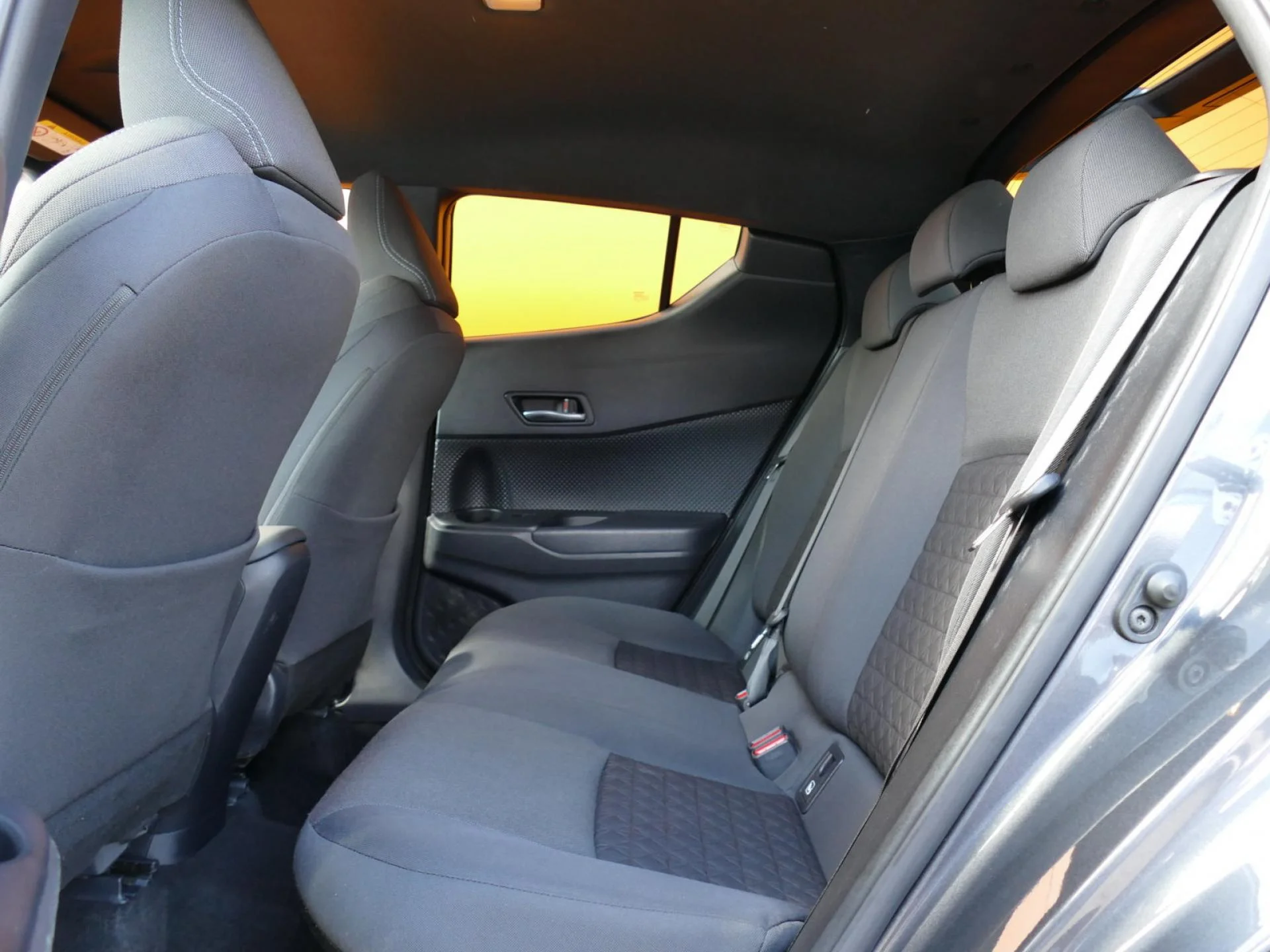TOYOTA C-HR - Miniature 7 sur 32 - Cliquer pour voir cette photo