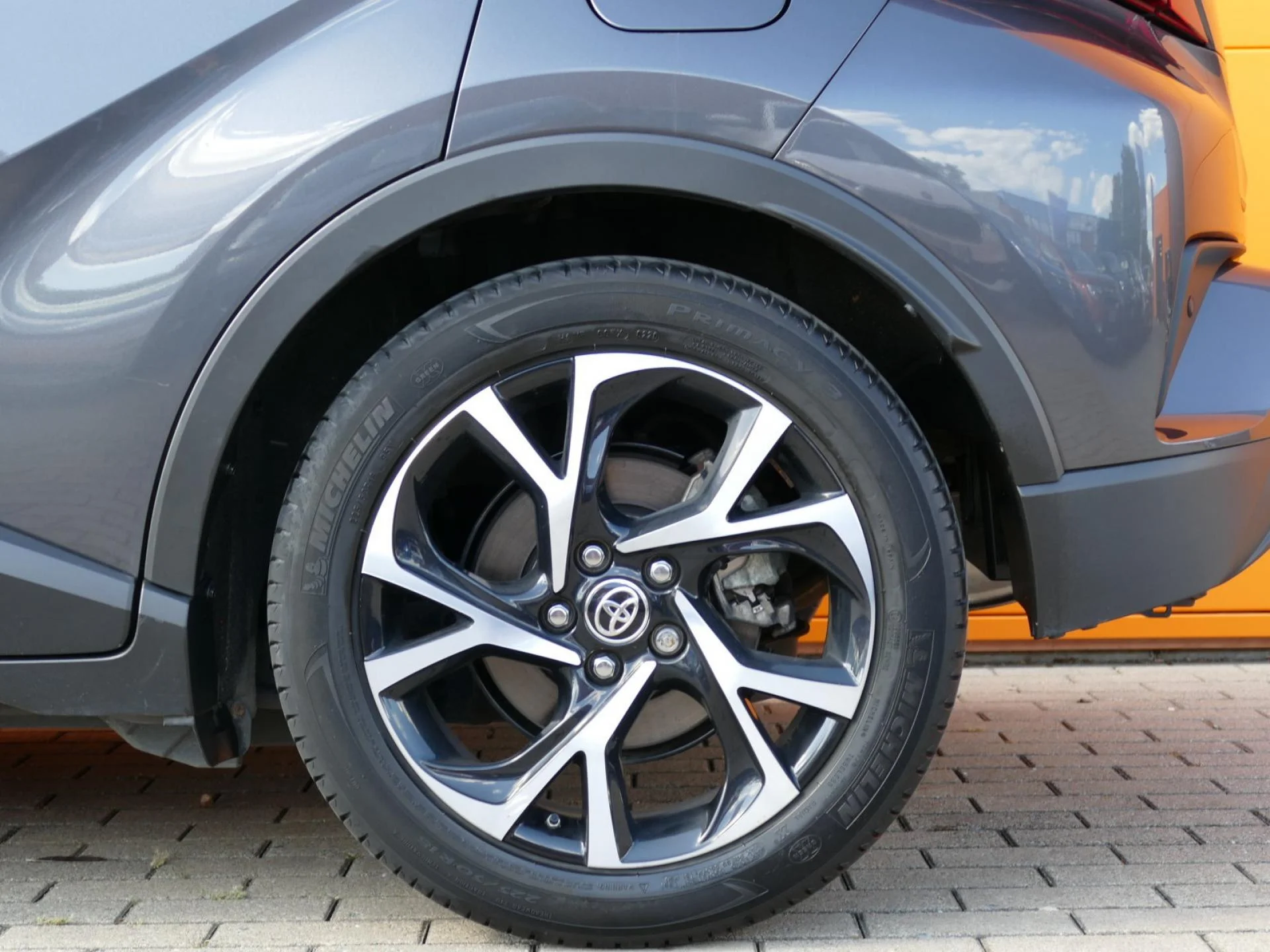 TOYOTA C-HR - Miniature 31 sur 32 - Cliquer pour voir cette photo