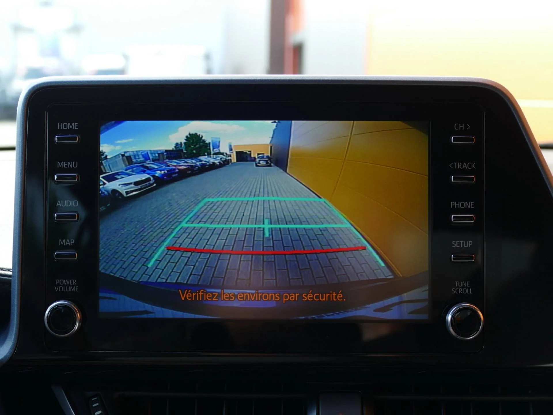 TOYOTA C-HR - Miniature 10 sur 32 - Cliquer pour voir cette photo