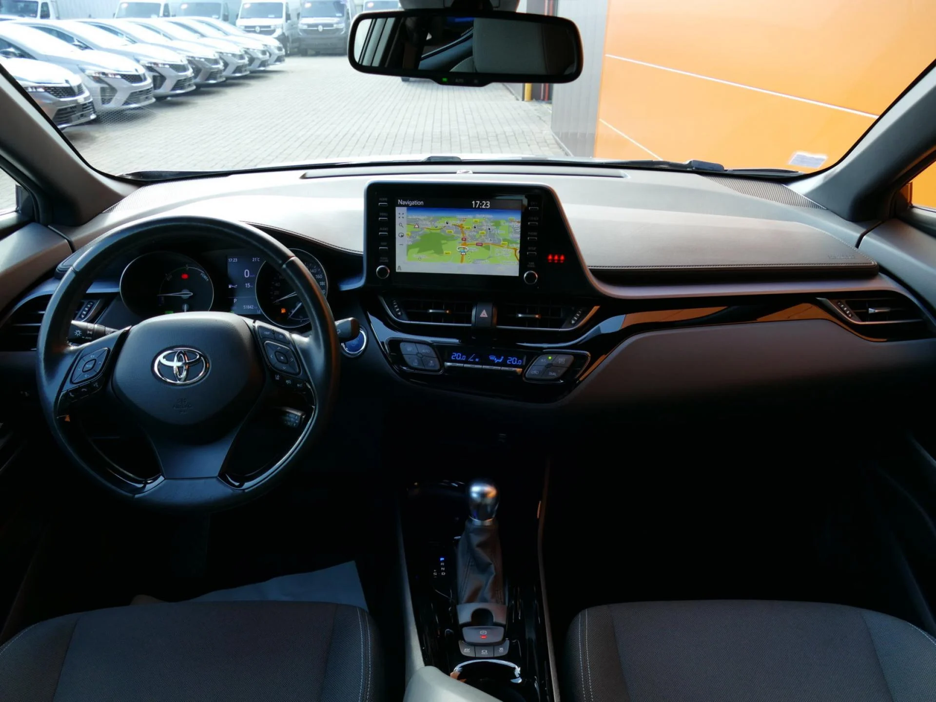 TOYOTA C-HR - Miniature 5 sur 32 - Cliquer pour voir cette photo
