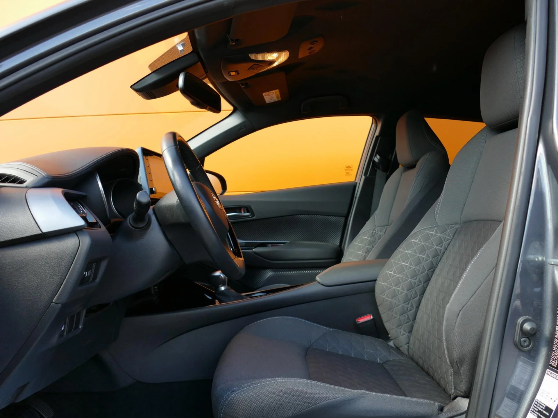 TOYOTA C-HR - Miniature 6 sur 32 - Cliquer pour voir cette photo