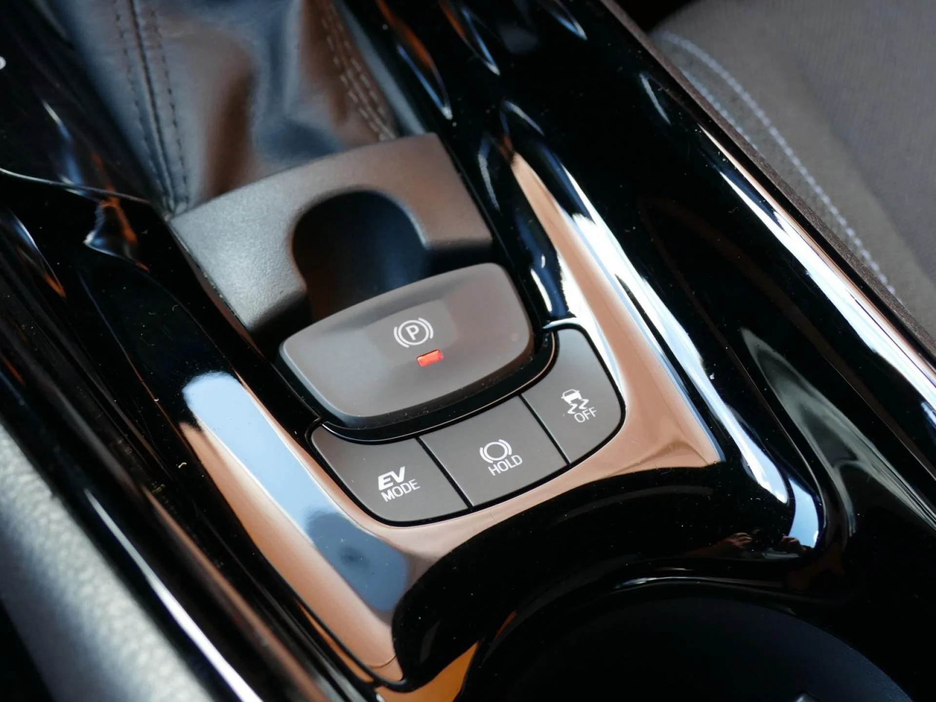 TOYOTA C-HR - Miniature 17 sur 32 - Cliquer pour voir cette photo