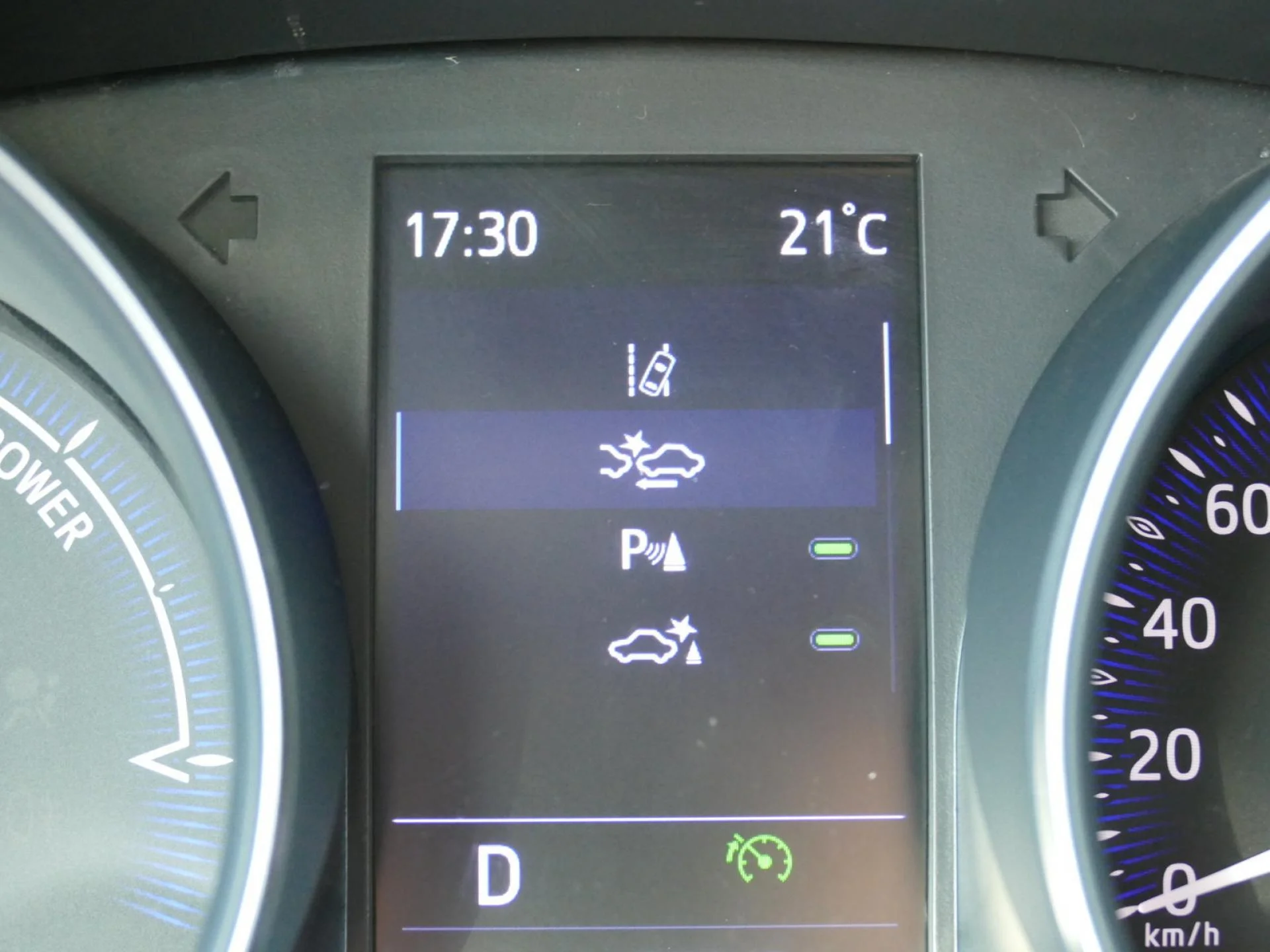 TOYOTA C-HR - Miniature 14 sur 32 - Cliquer pour voir cette photo