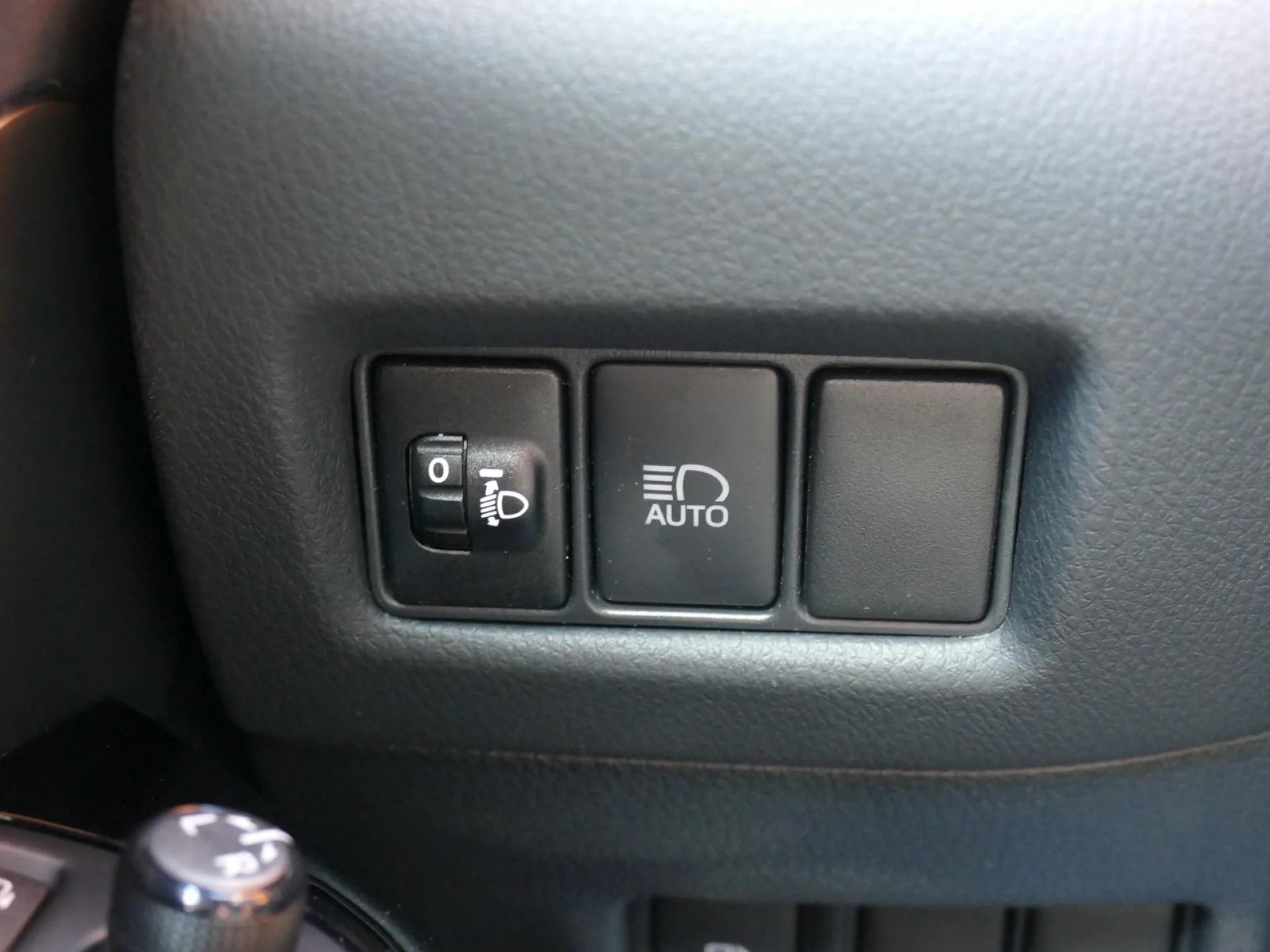 TOYOTA C-HR - Miniature 18 sur 32 - Cliquer pour voir cette photo