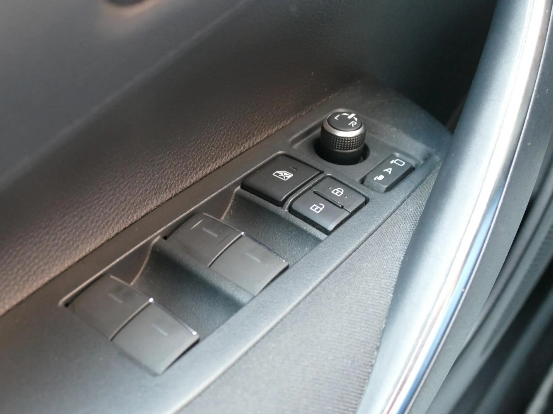 TOYOTA COROLLA - Miniature 23 sur 32 - Cliquer pour voir cette photo