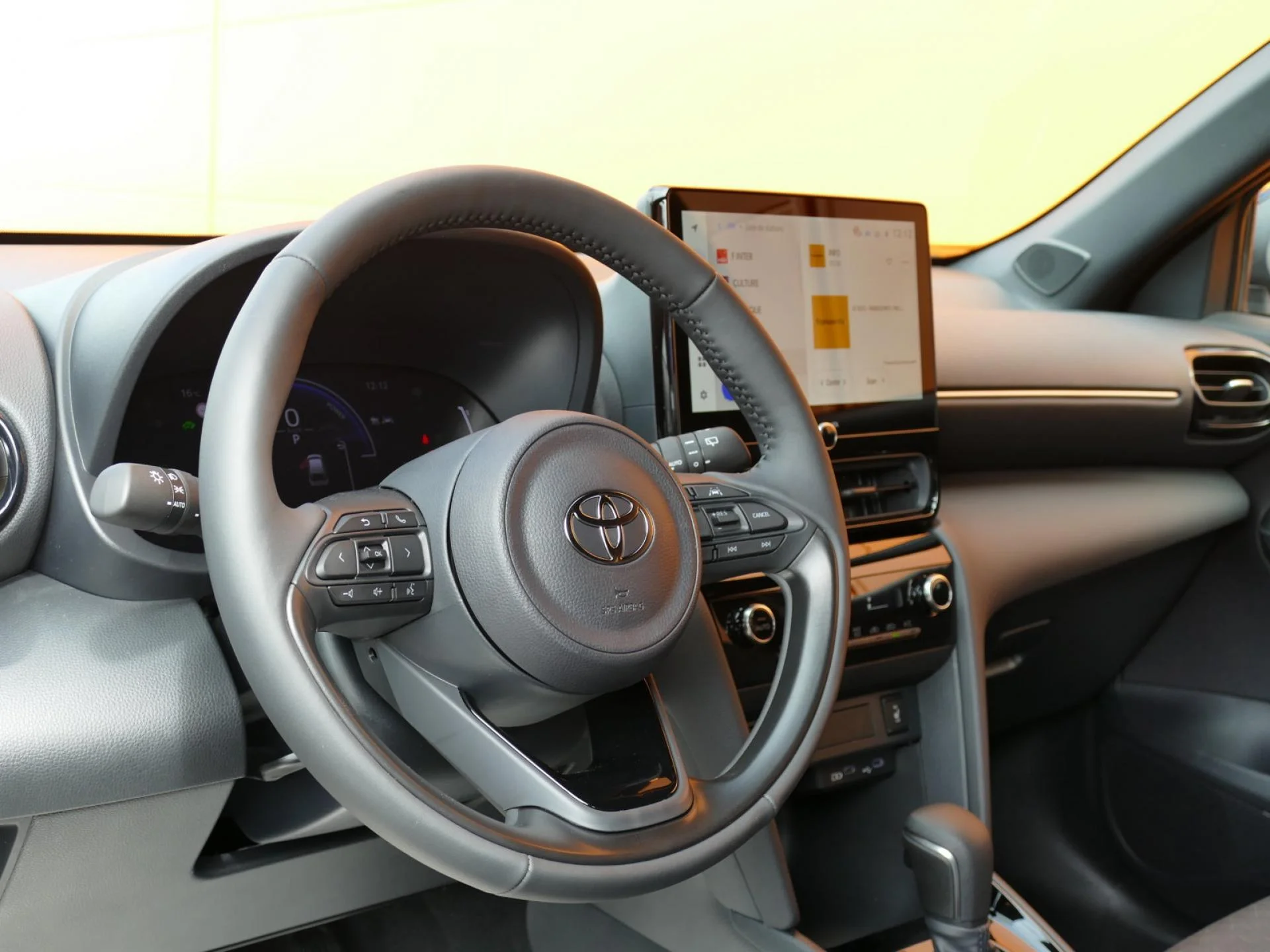 TOYOTA YARIS CROSS - Miniature 12 sur 34 - Cliquer pour voir cette photo