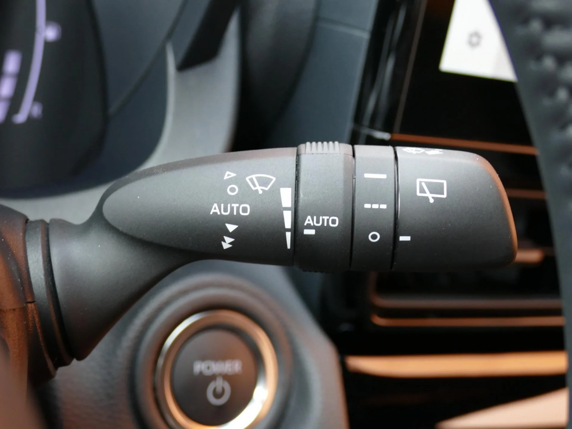 TOYOTA YARIS CROSS - Miniature 26 sur 34 - Cliquer pour voir cette photo