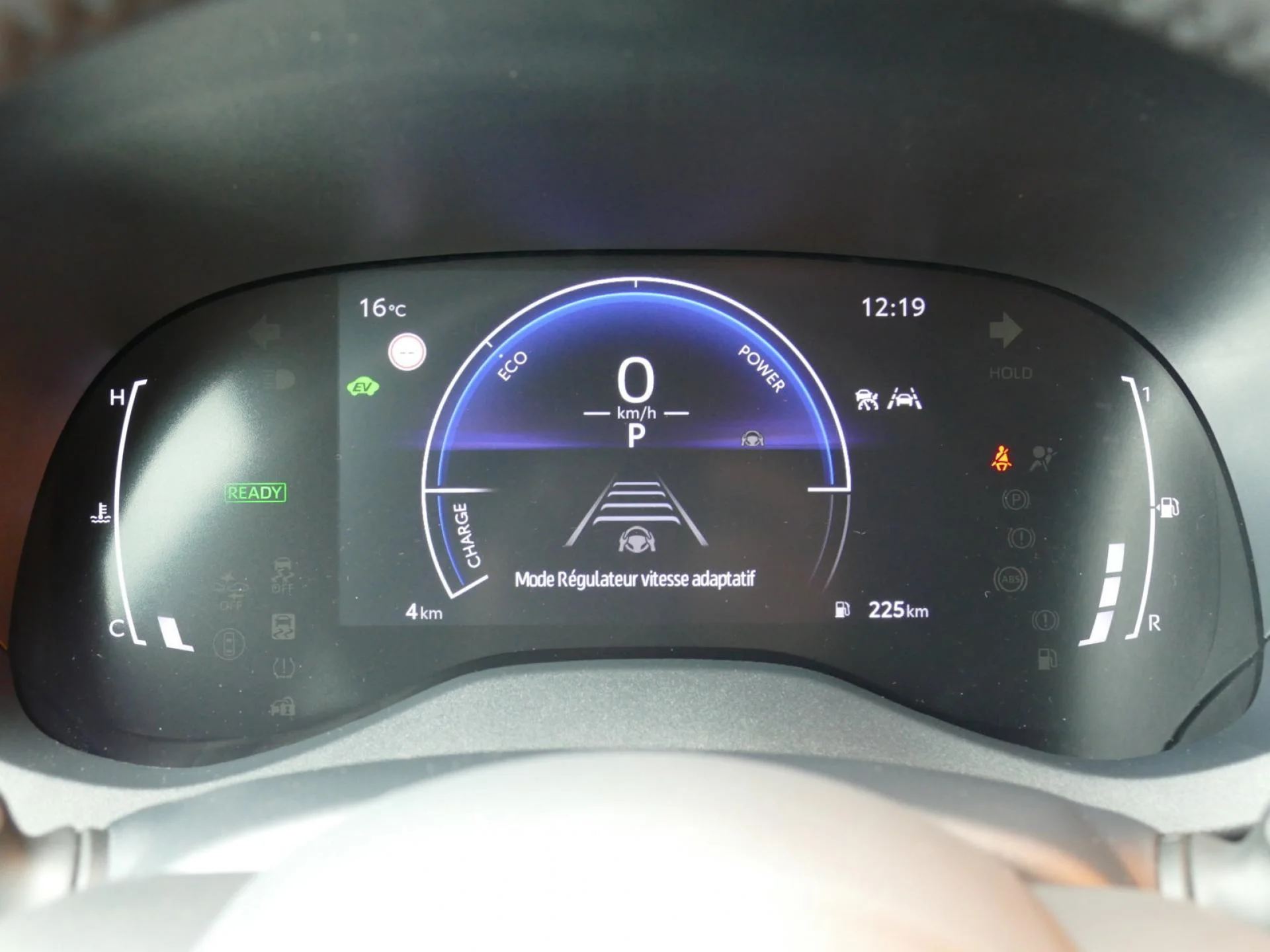 TOYOTA YARIS CROSS - Miniature 13 sur 34 - Cliquer pour voir cette photo