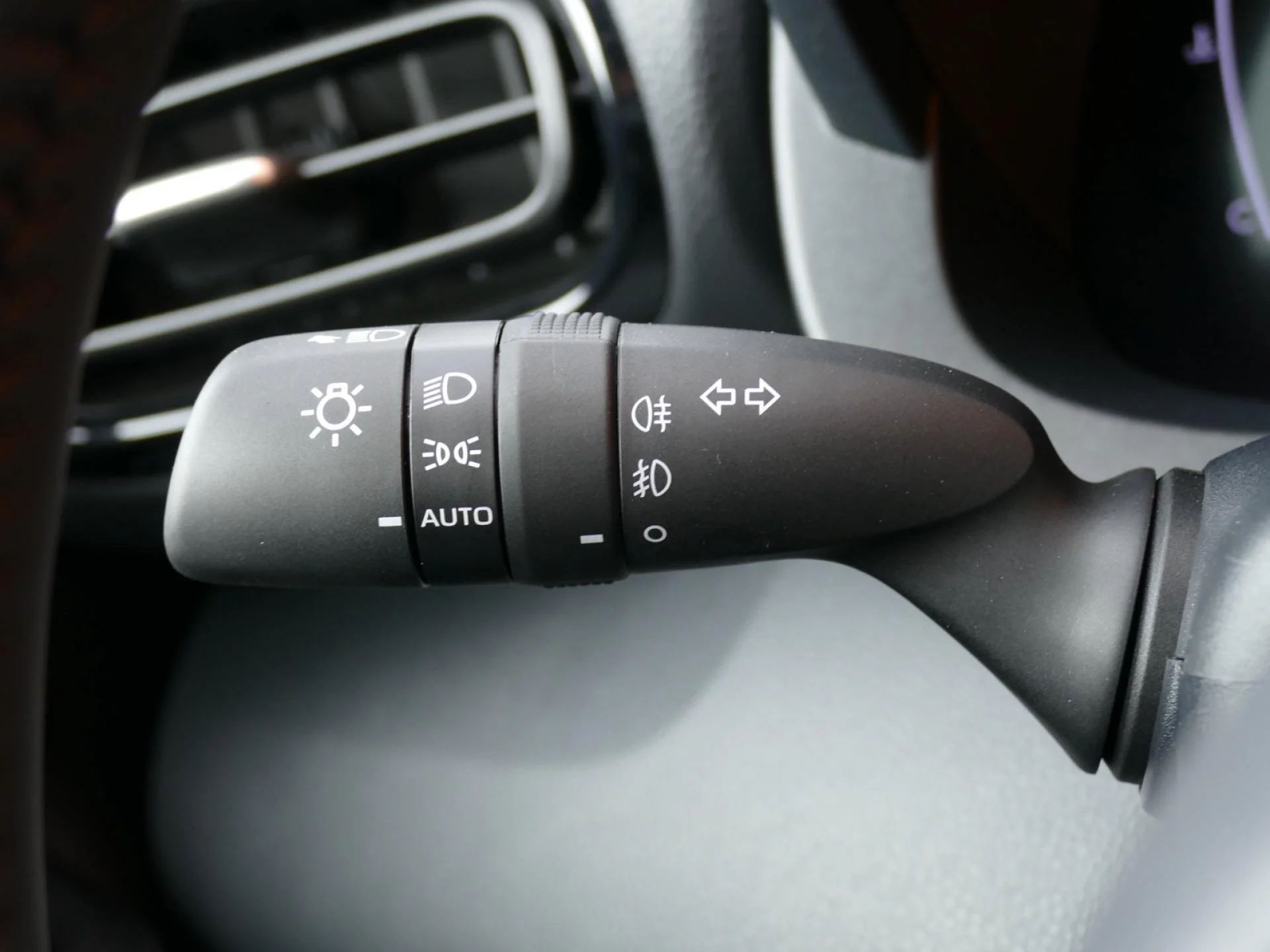 TOYOTA YARIS CROSS - Miniature 27 sur 34 - Cliquer pour voir cette photo