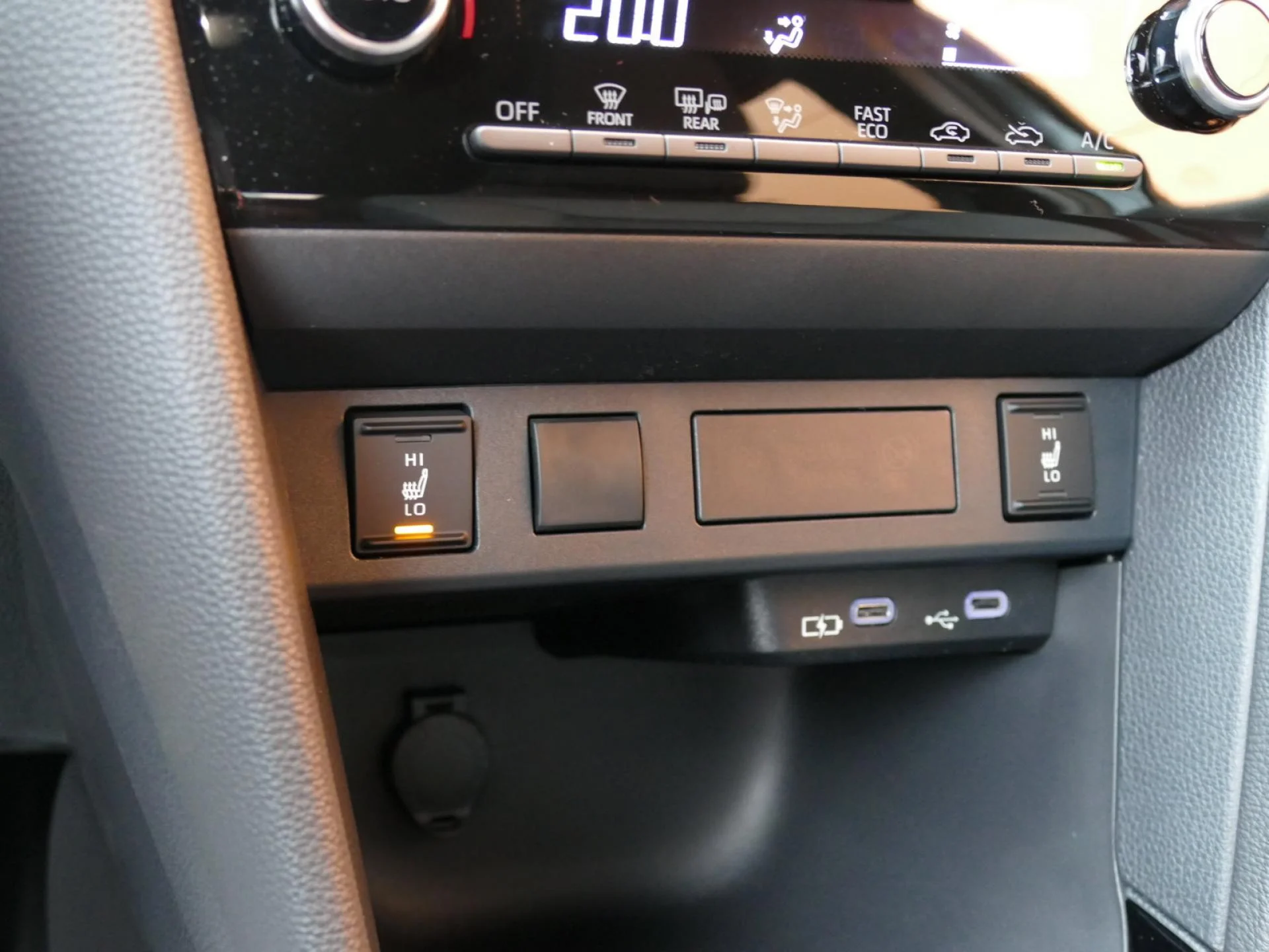 TOYOTA YARIS CROSS - Miniature 17 sur 34 - Cliquer pour voir cette photo