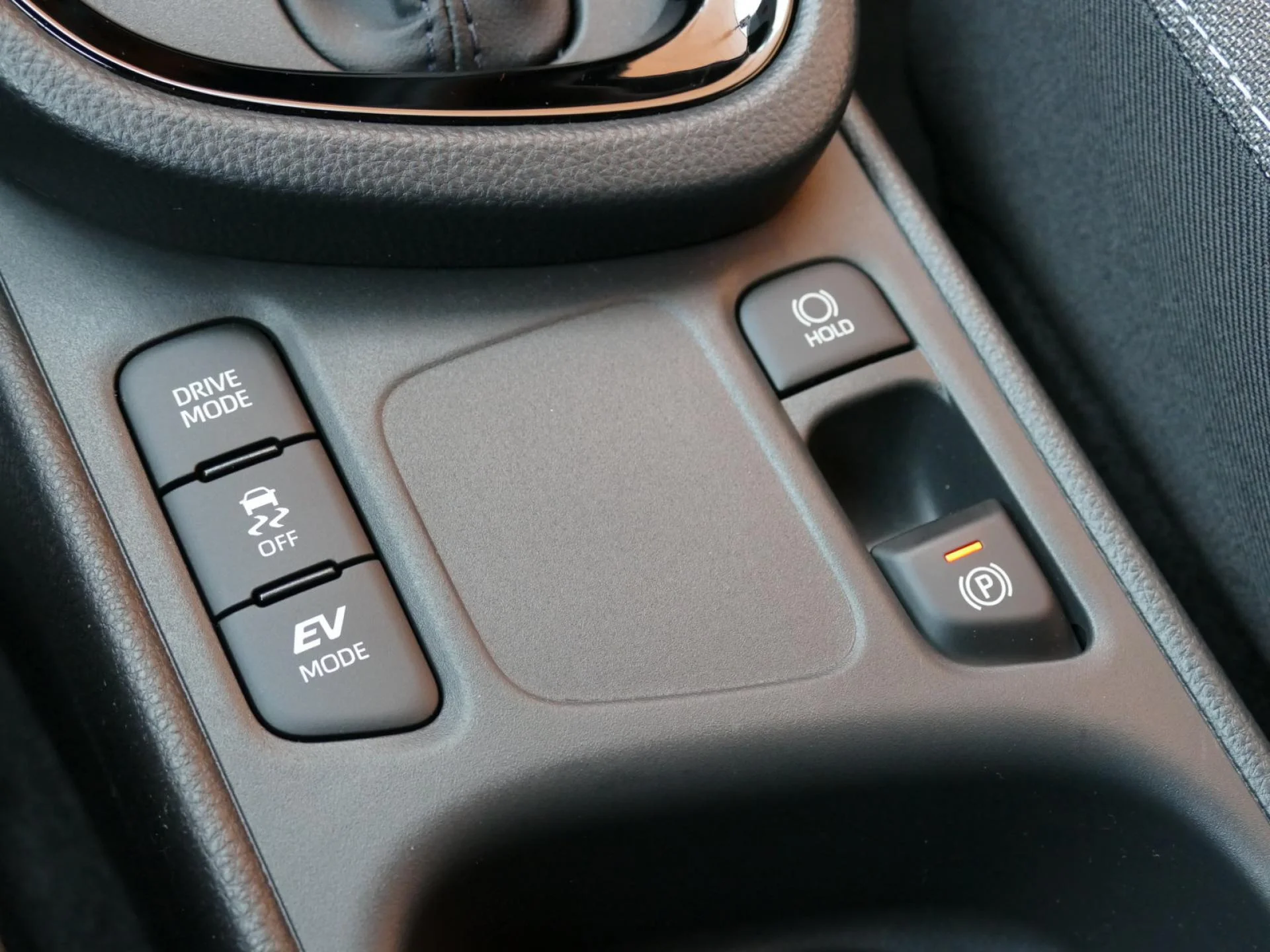 TOYOTA YARIS CROSS - Miniature 19 sur 34 - Cliquer pour voir cette photo