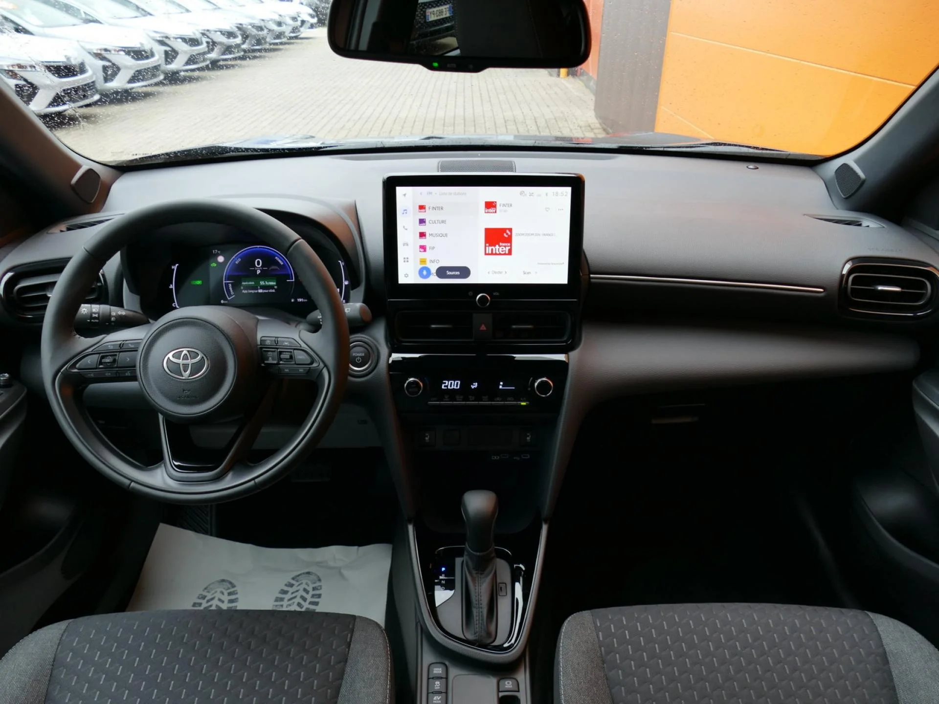 TOYOTA YARIS CROSS - Miniature 4 sur 34 - Cliquer pour voir cette photo