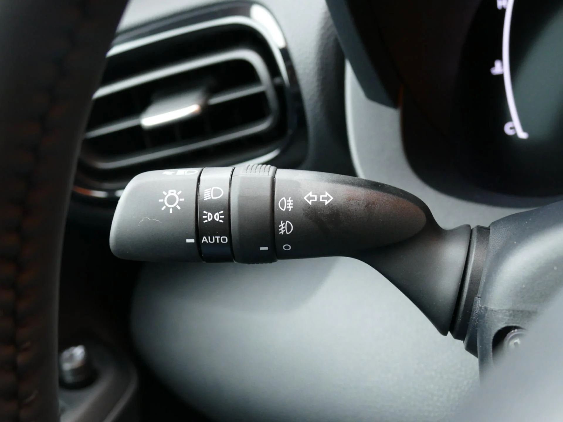TOYOTA YARIS CROSS - Miniature 26 sur 34 - Cliquer pour voir cette photo