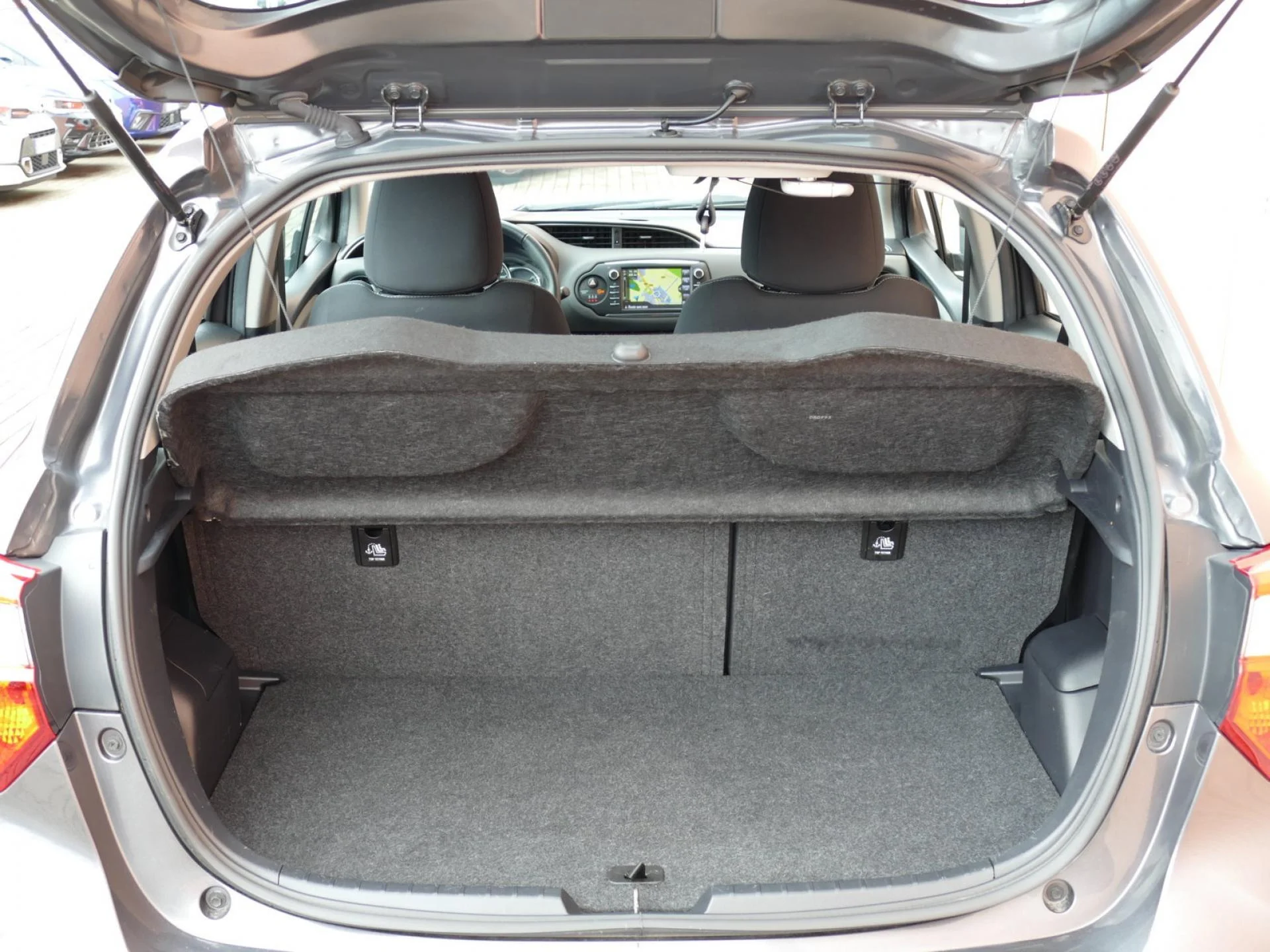 TOYOTA YARIS - Miniature 7 sur 30 - Cliquer pour voir cette photo