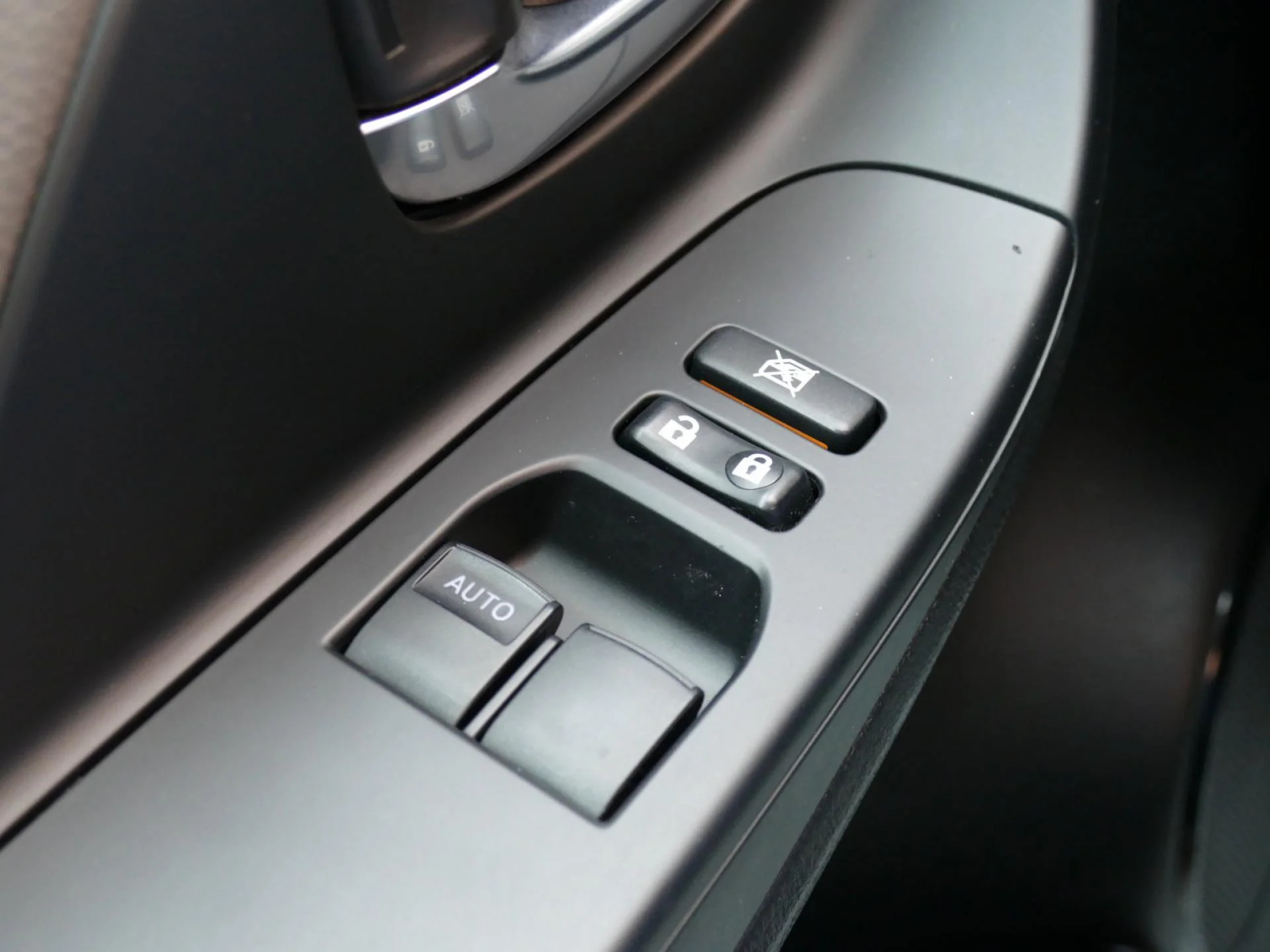 TOYOTA YARIS - Miniature 20 sur 30 - Cliquer pour voir cette photo
