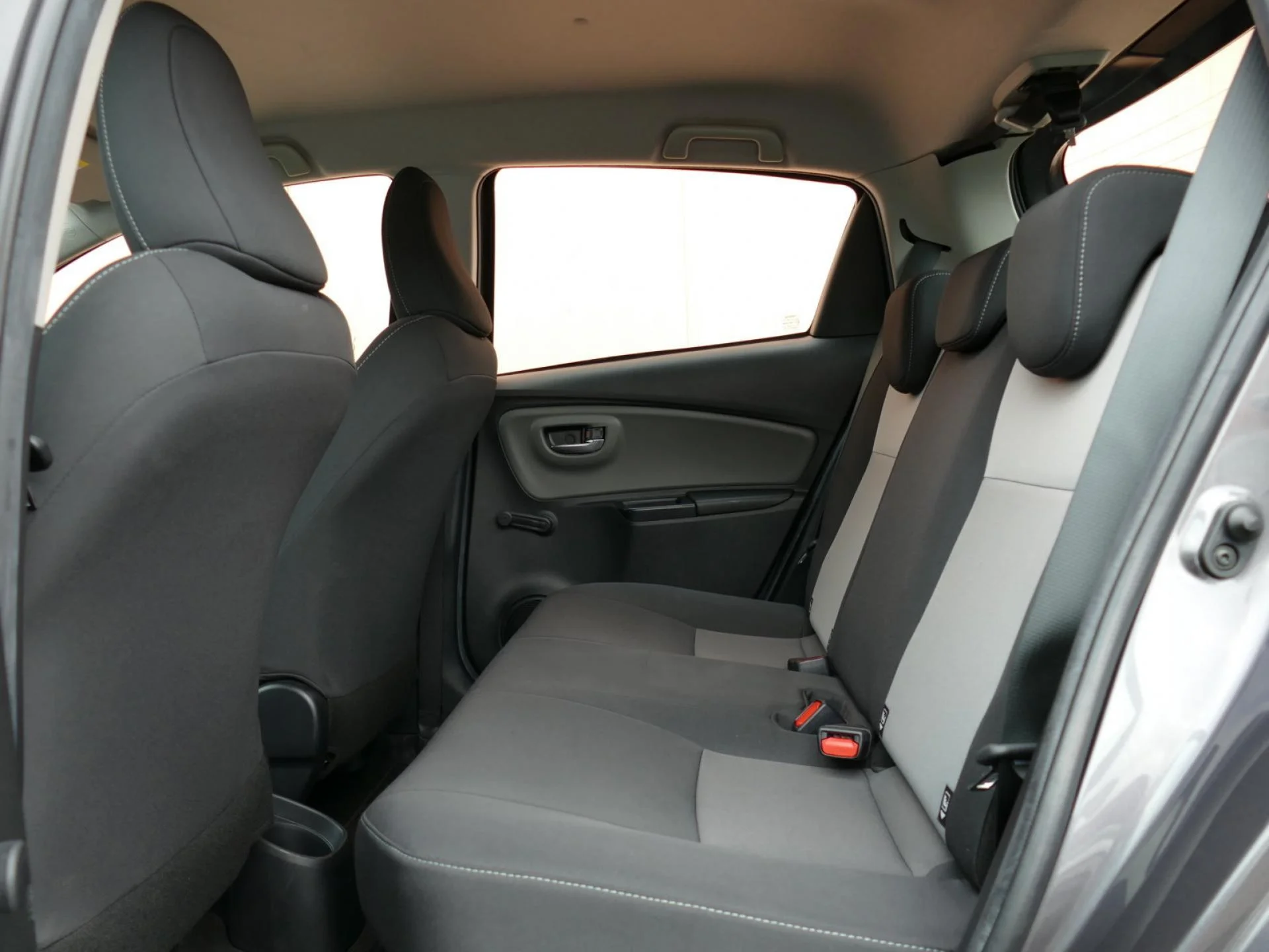 TOYOTA YARIS - Miniature 6 sur 30 - Cliquer pour voir cette photo