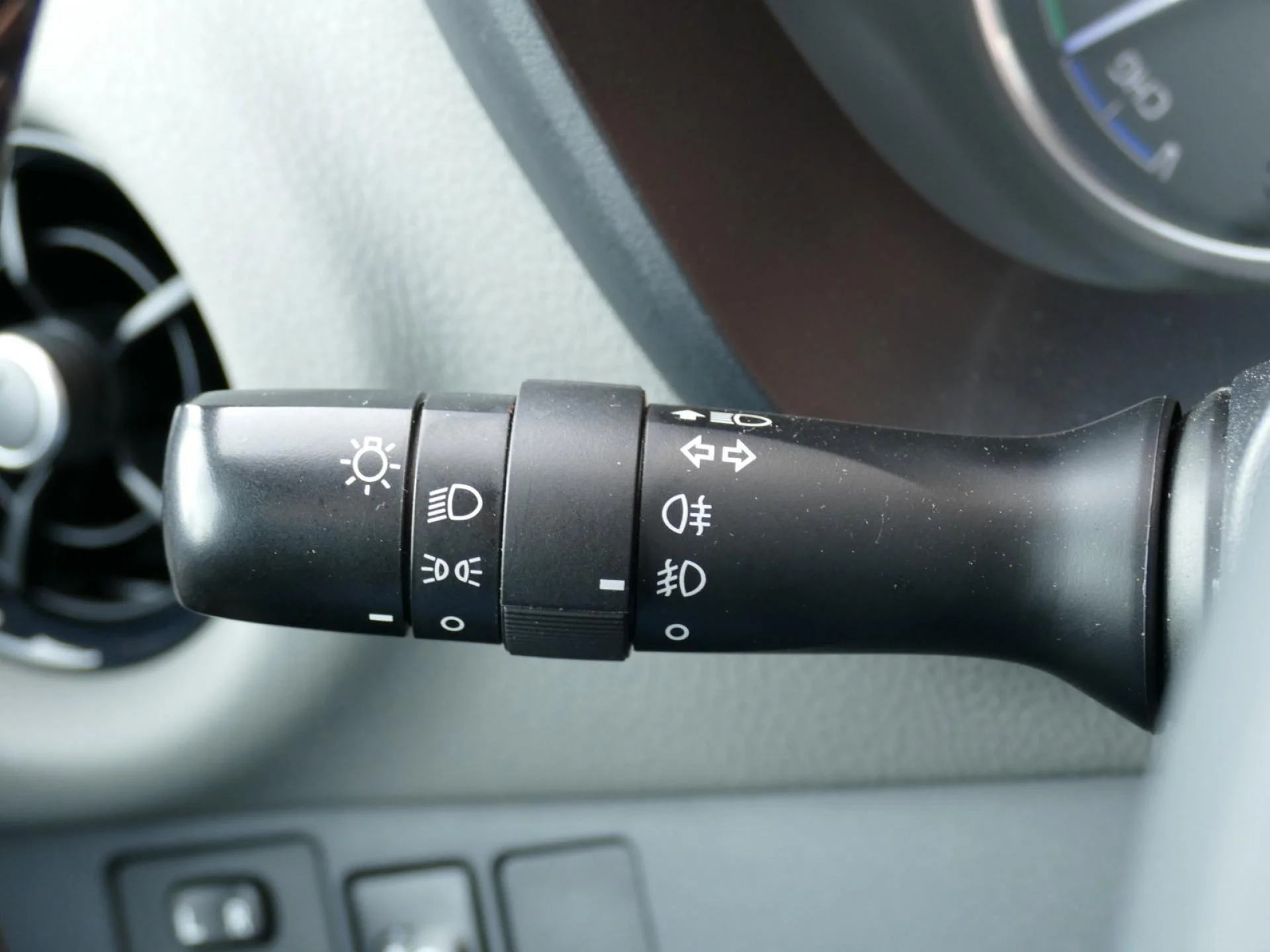 TOYOTA YARIS - Miniature 21 sur 30 - Cliquer pour voir cette photo