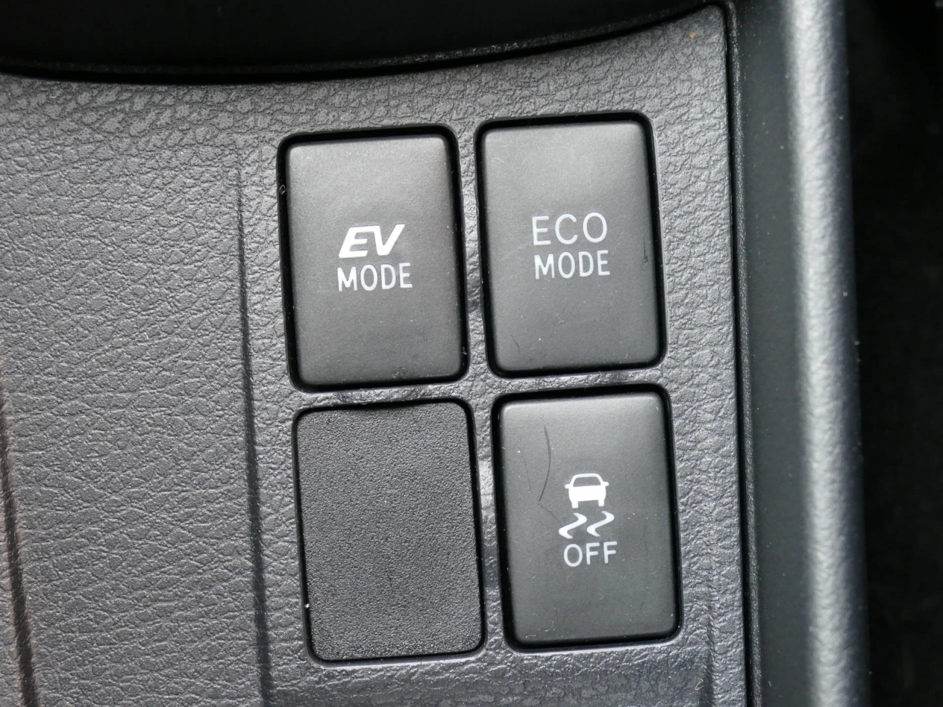TOYOTA YARIS - Miniature 14 sur 30 - Cliquer pour voir cette photo