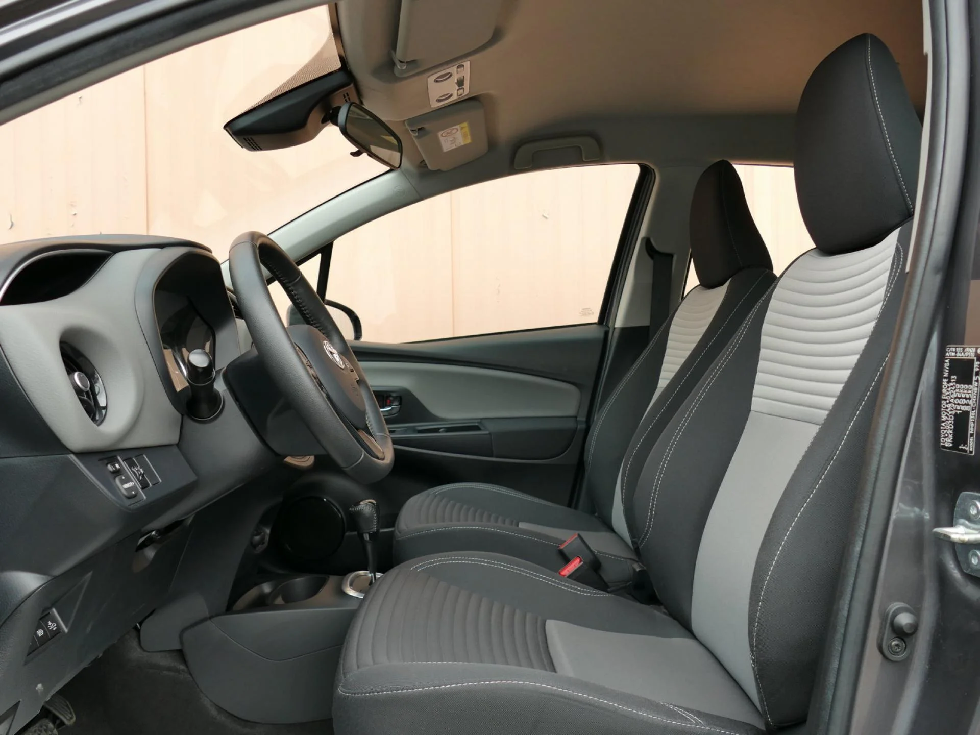 TOYOTA YARIS - Miniature 5 sur 30 - Cliquer pour voir cette photo