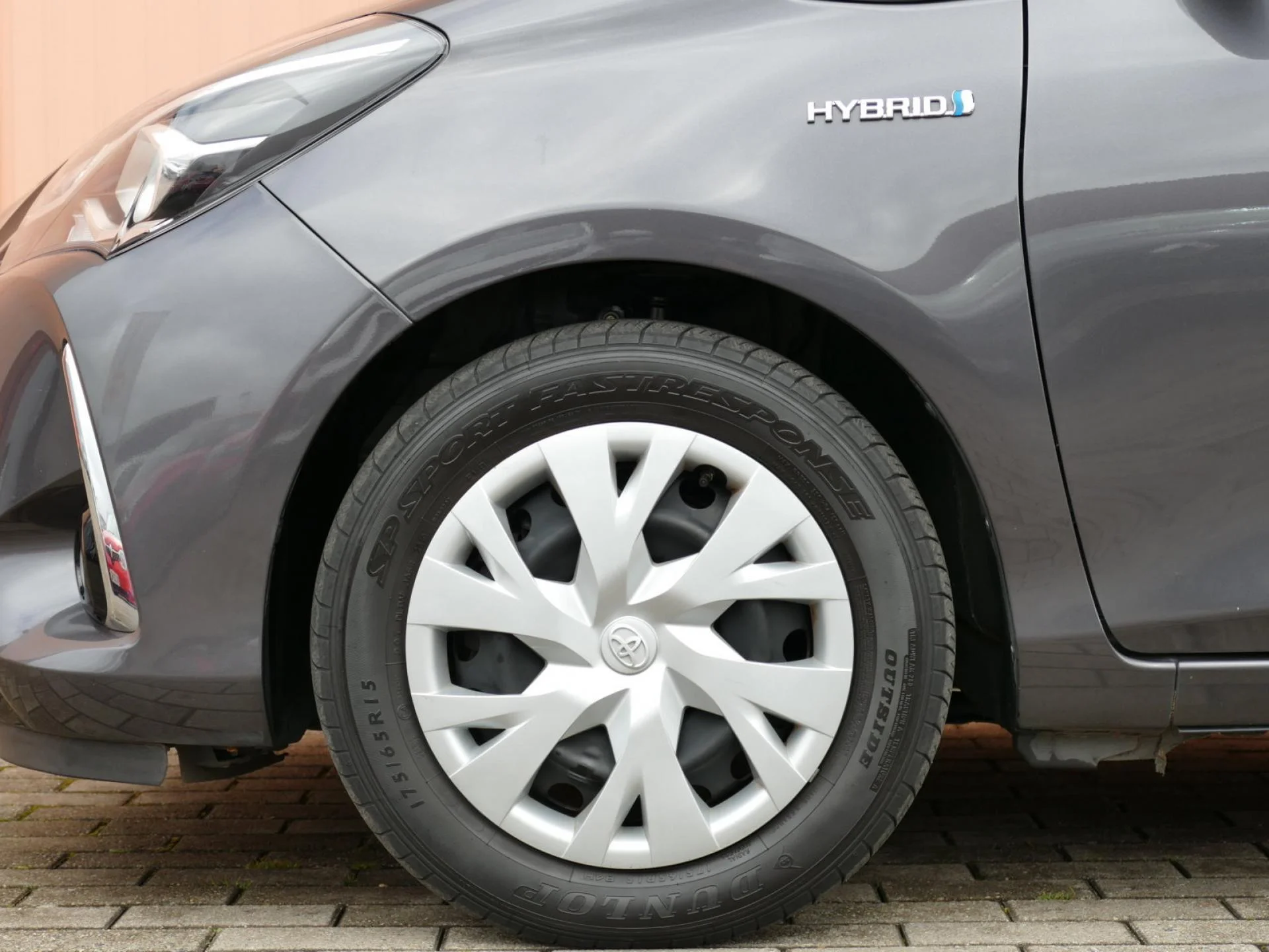 TOYOTA YARIS - Miniature 28 sur 30 - Cliquer pour voir cette photo