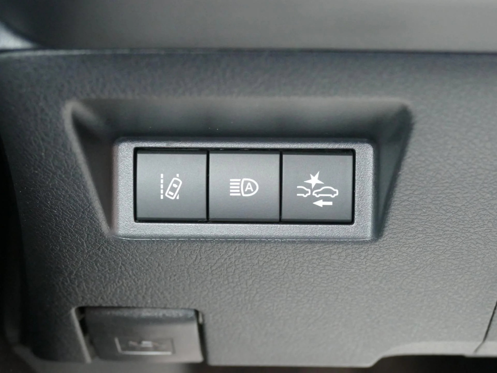 TOYOTA YARIS - Miniature 13 sur 30 - Cliquer pour voir cette photo