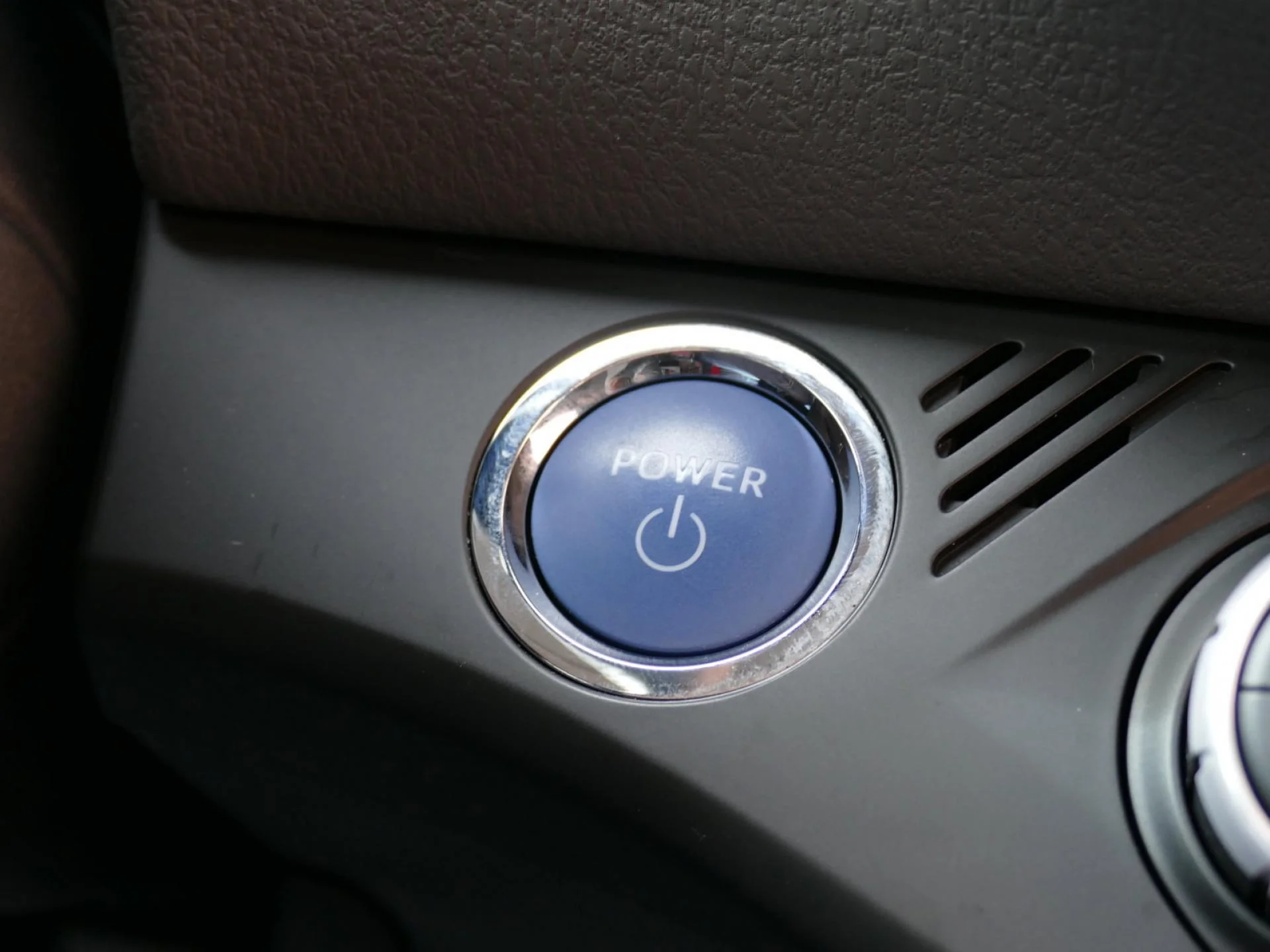TOYOTA YARIS - Miniature 18 sur 30 - Cliquer pour voir cette photo