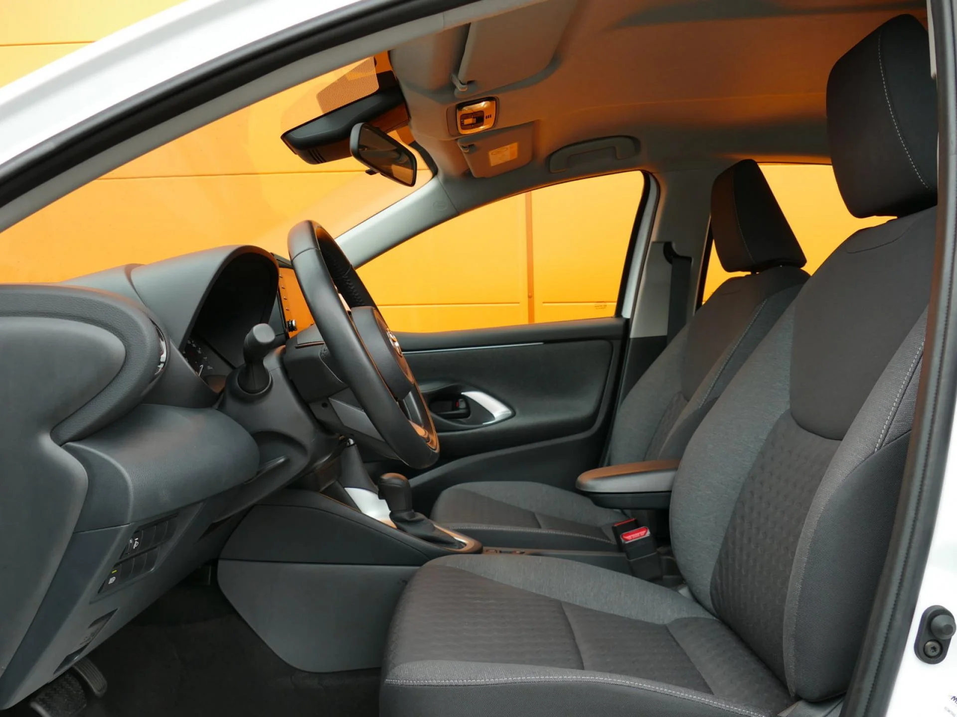 TOYOTA YARIS - Miniature 6 sur 33 - Cliquer pour voir cette photo
