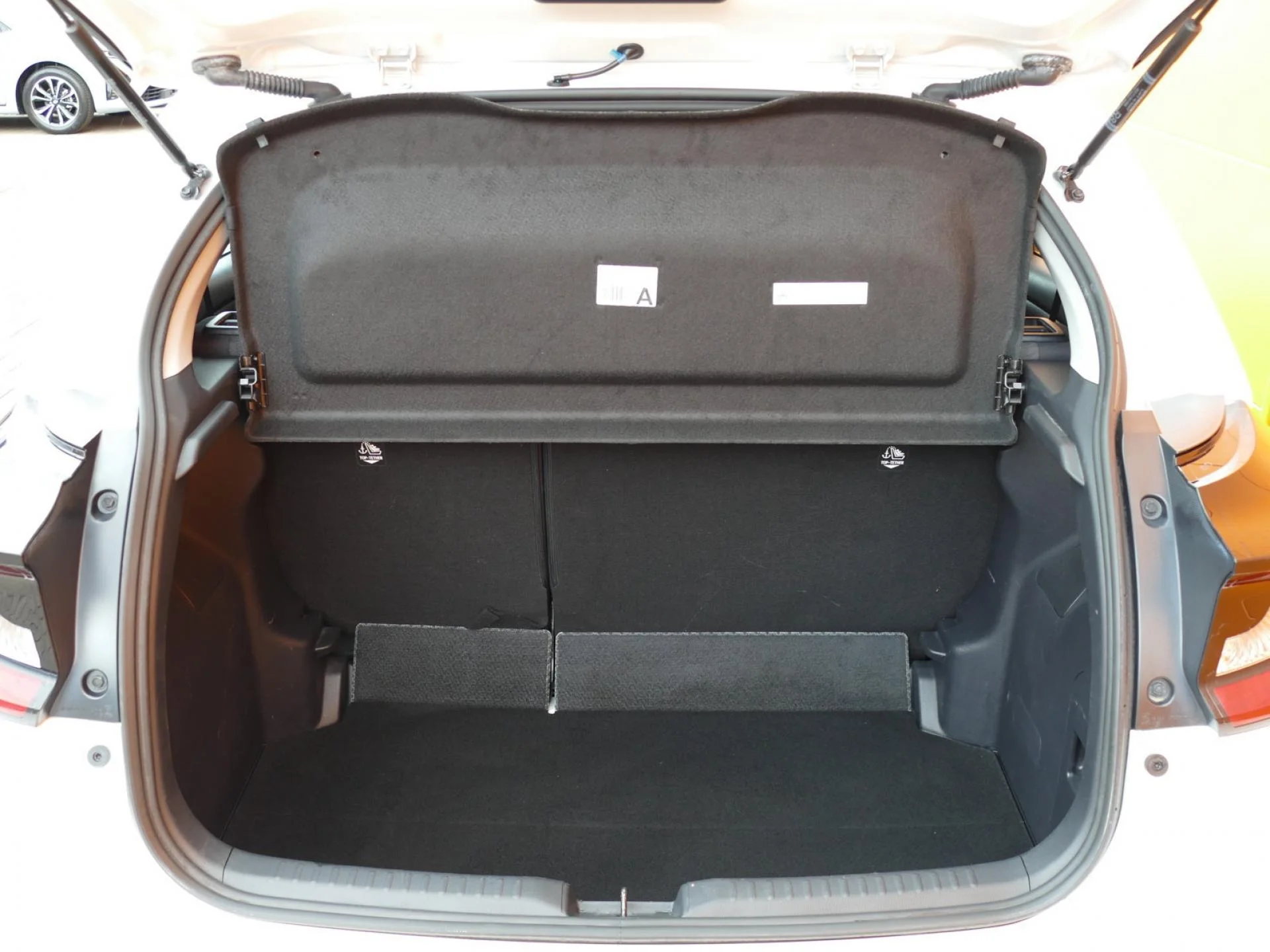 TOYOTA YARIS - Miniature 8 sur 33 - Cliquer pour voir cette photo