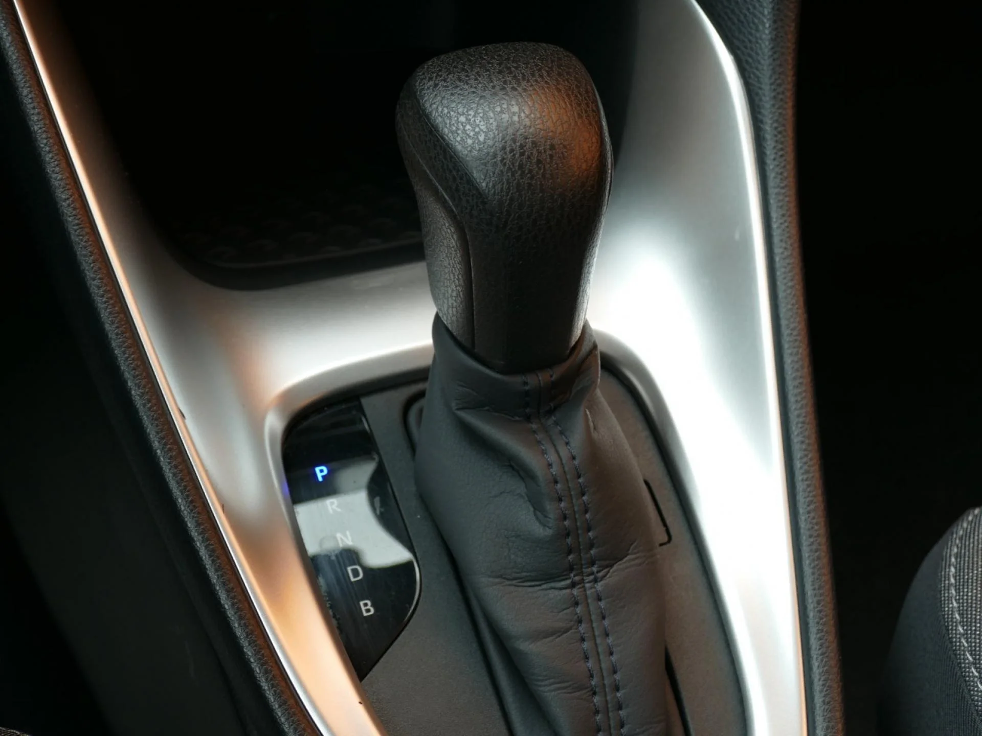 TOYOTA YARIS - Miniature 17 sur 33 - Cliquer pour voir cette photo