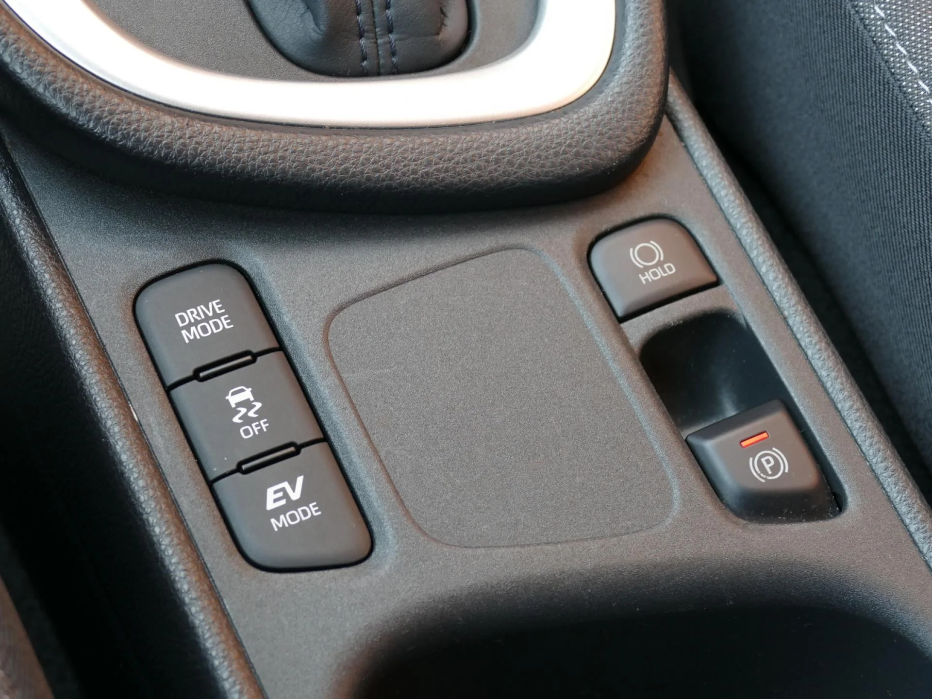TOYOTA YARIS - Miniature 16 sur 33 - Cliquer pour voir cette photo