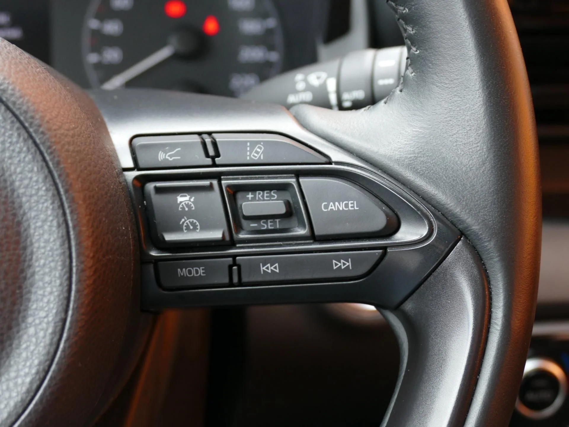 TOYOTA YARIS - Miniature 15 sur 33 - Cliquer pour voir cette photo