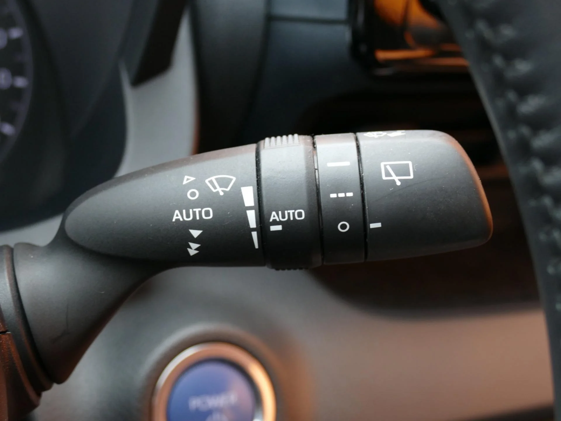 TOYOTA YARIS - Miniature 24 sur 33 - Cliquer pour voir cette photo