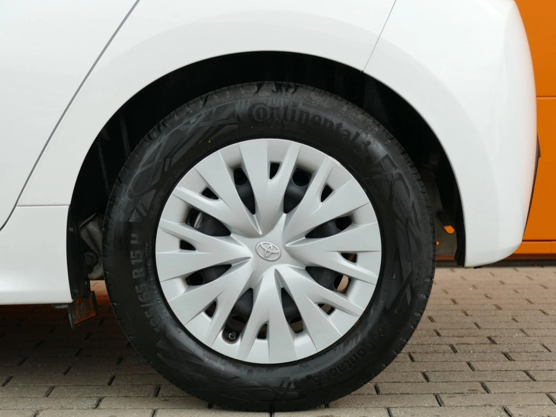 TOYOTA YARIS - Miniature 33 sur 33 - Cliquer pour voir cette photo