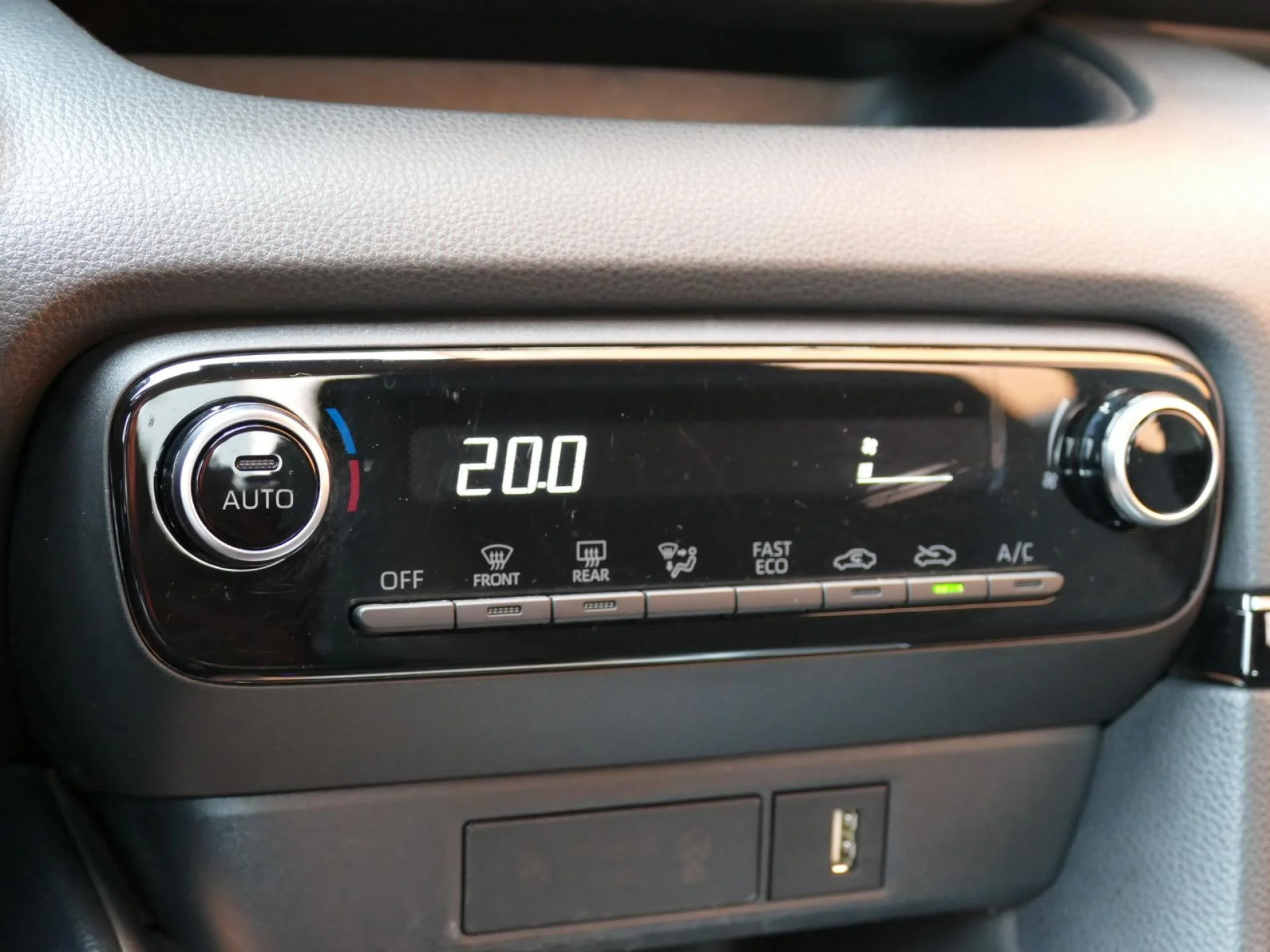 TOYOTA YARIS - Miniature 12 sur 33 - Cliquer pour voir cette photo