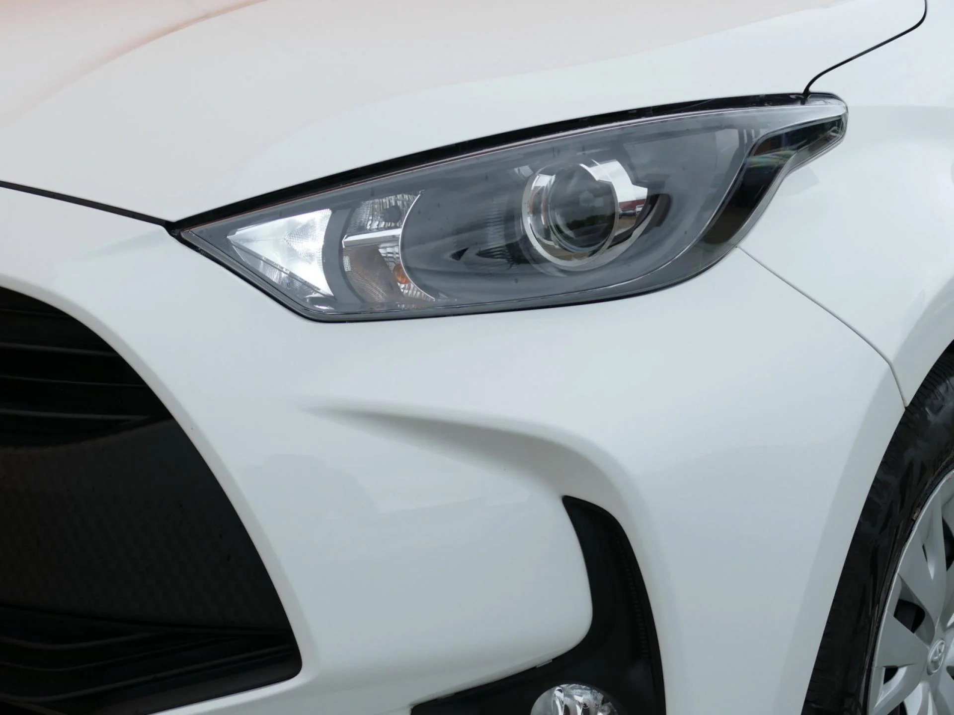 TOYOTA YARIS - Miniature 30 sur 33 - Cliquer pour voir cette photo