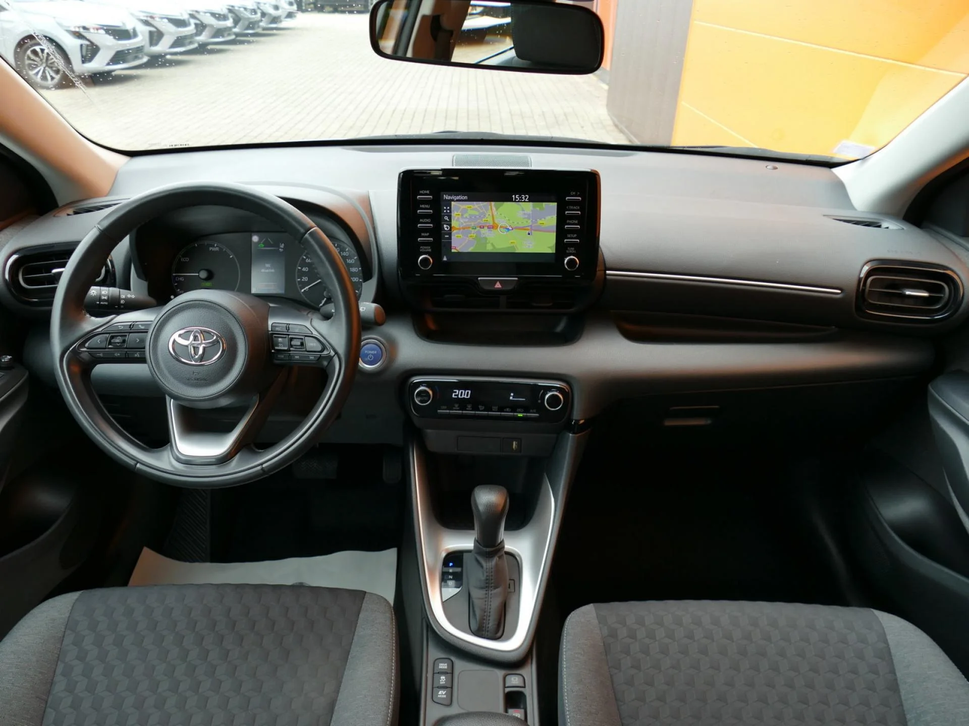 TOYOTA YARIS - Miniature 5 sur 33 - Cliquer pour voir cette photo