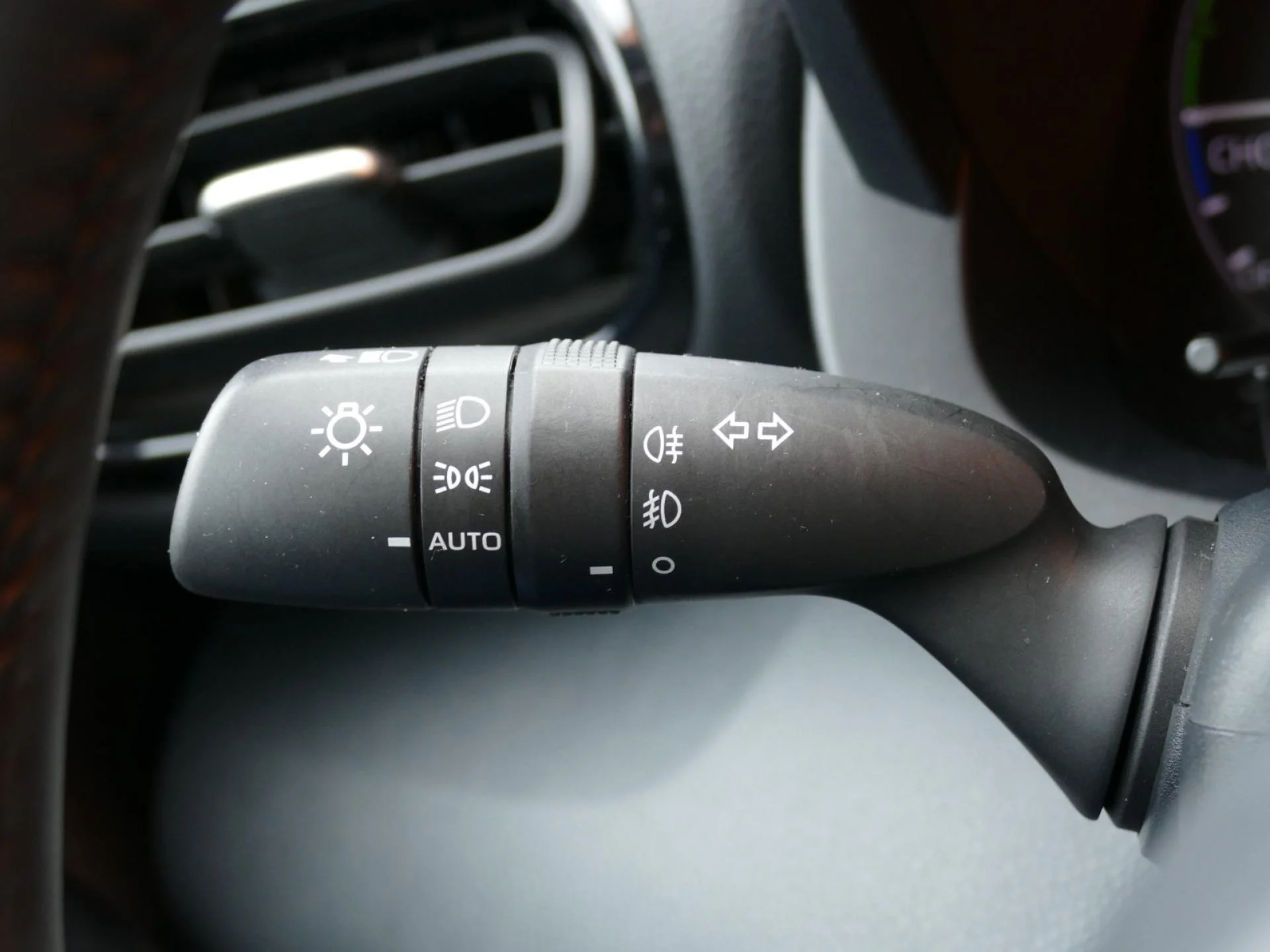 TOYOTA YARIS - Miniature 23 sur 33 - Cliquer pour voir cette photo