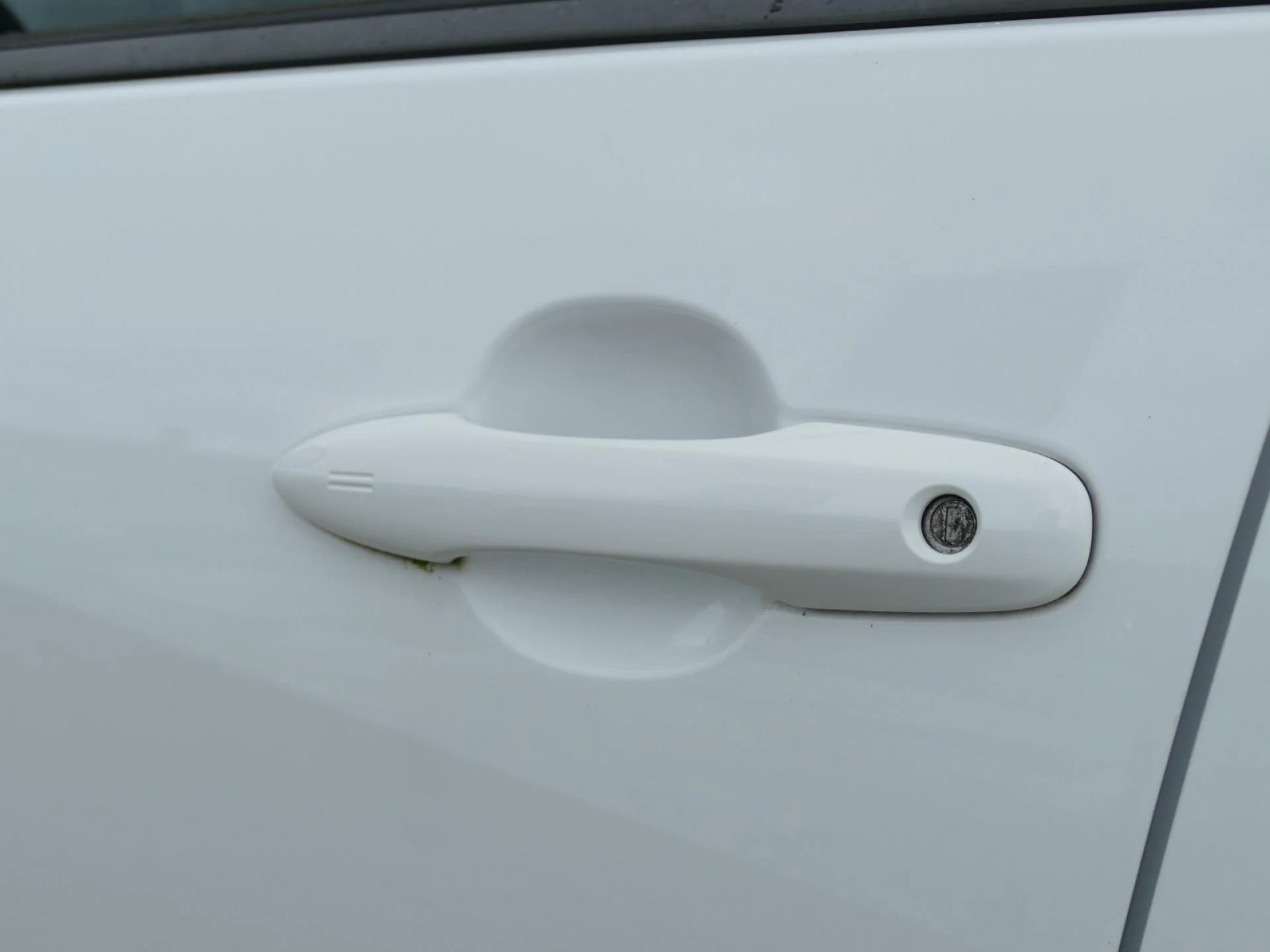 TOYOTA YARIS - Miniature 27 sur 33 - Cliquer pour voir cette photo