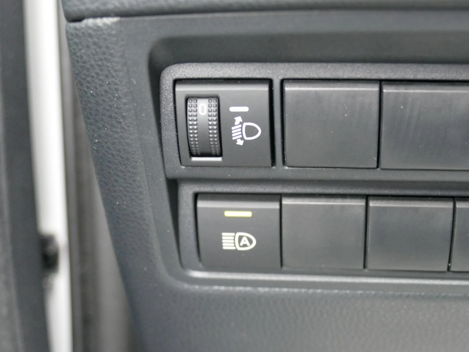 TOYOTA YARIS - Miniature 19 sur 33 - Cliquer pour voir cette photo